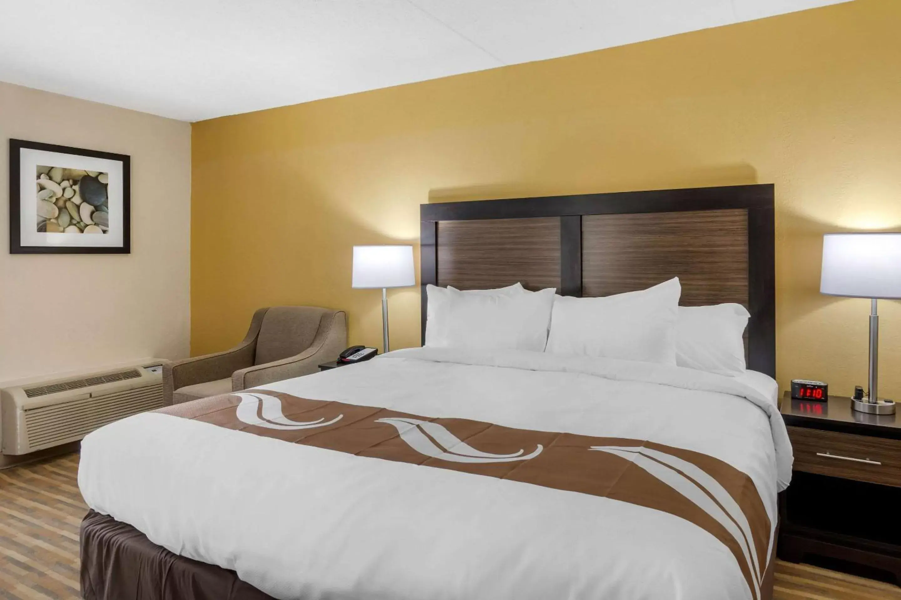 Photo of the whole room, Bed in Quality Inn & Suites