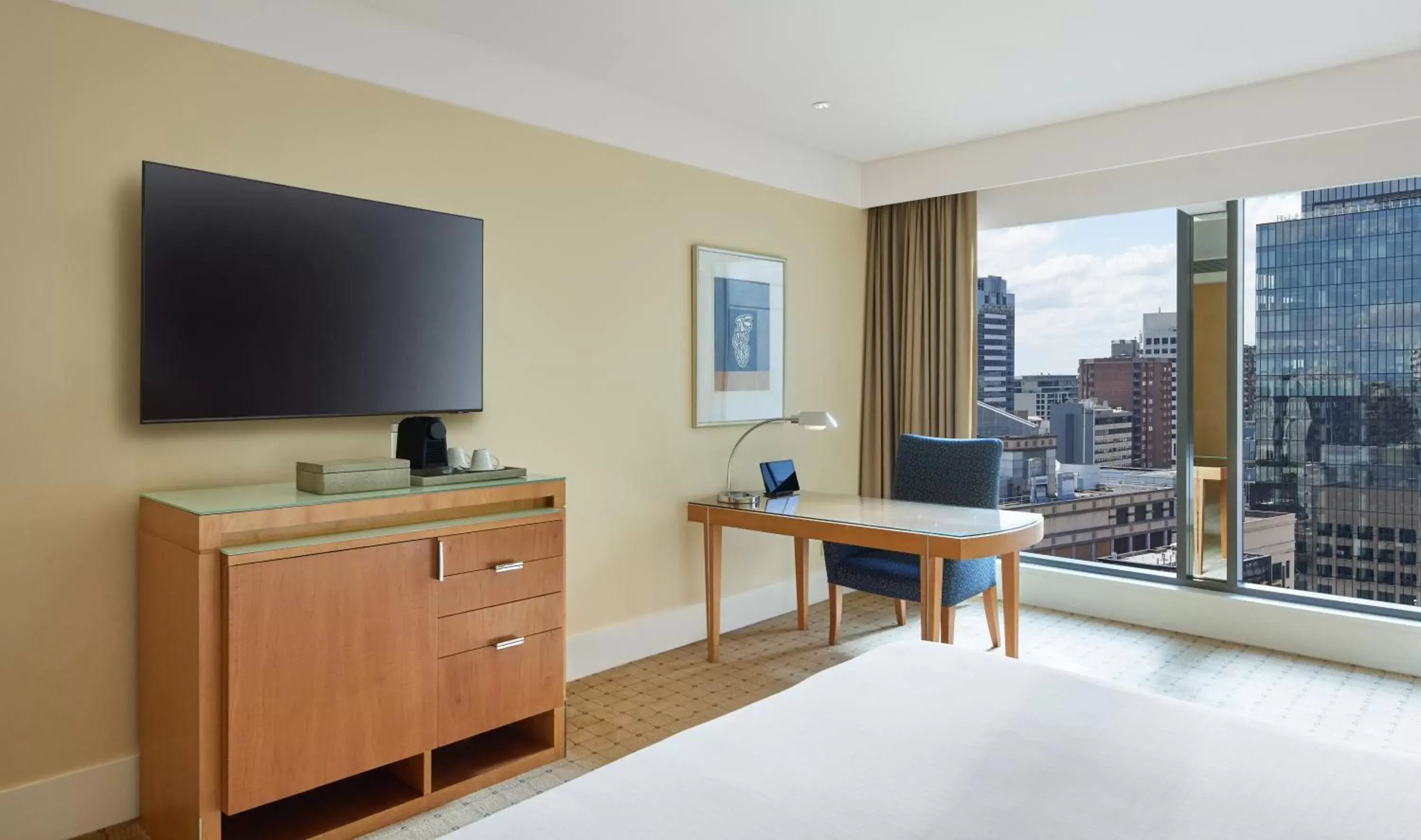 Bedroom, TV/Entertainment Center in The Fullerton Hotel Sydney