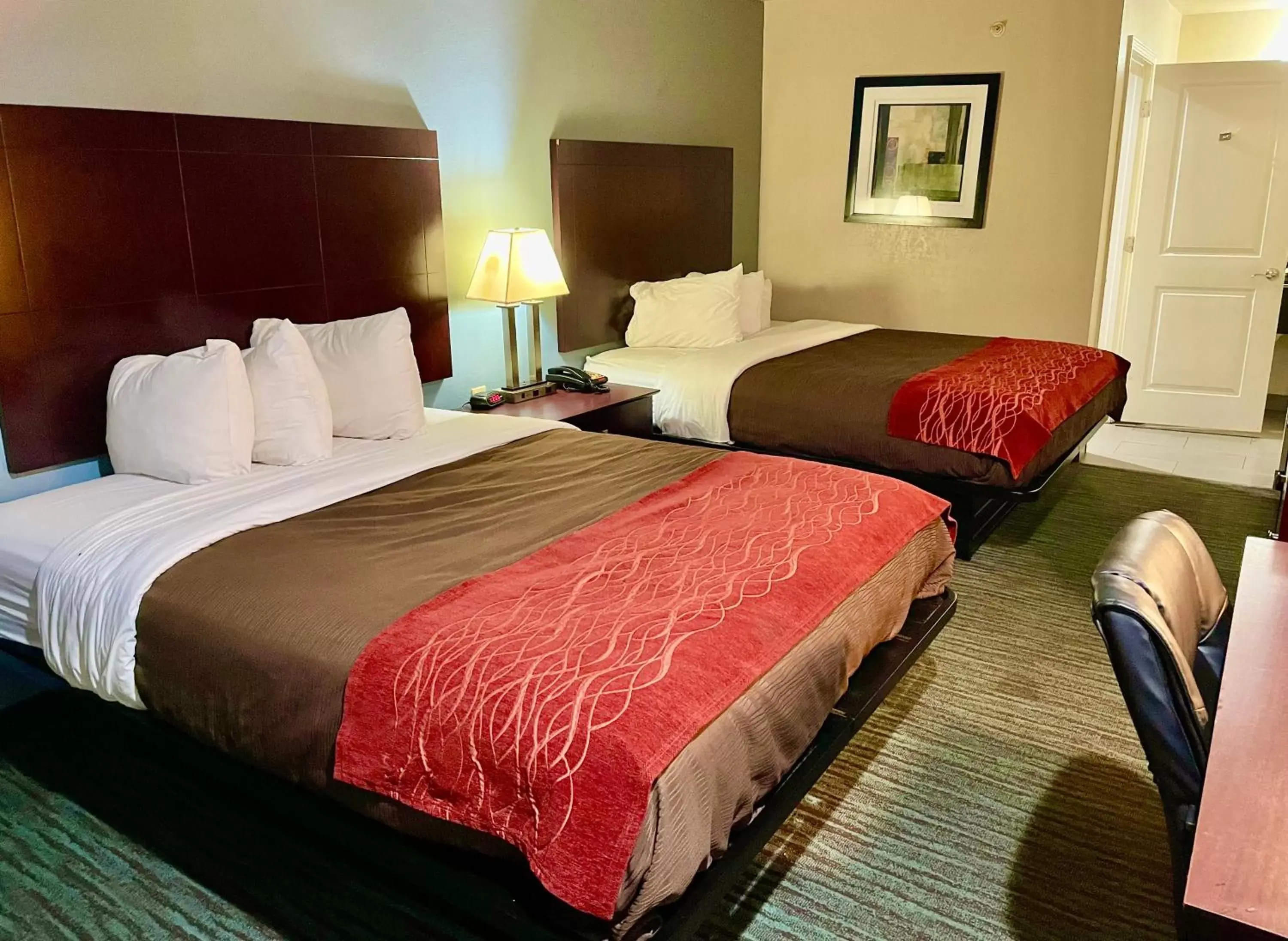 Bed in Garden Inn and Suites Bed in Garden Inn and Suites