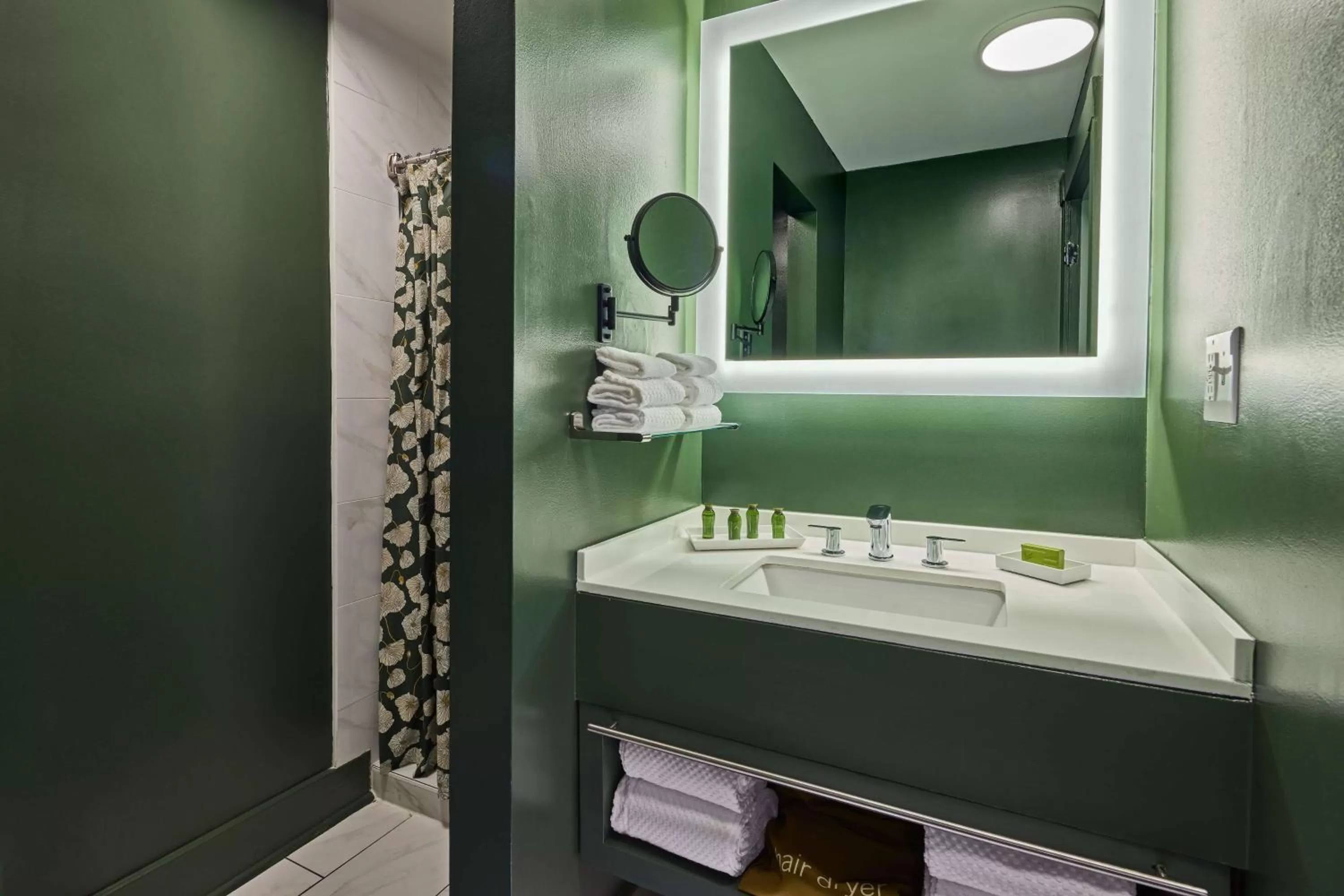 Bathroom in The Partridge Inn Augusta, Curio Collection by Hilton