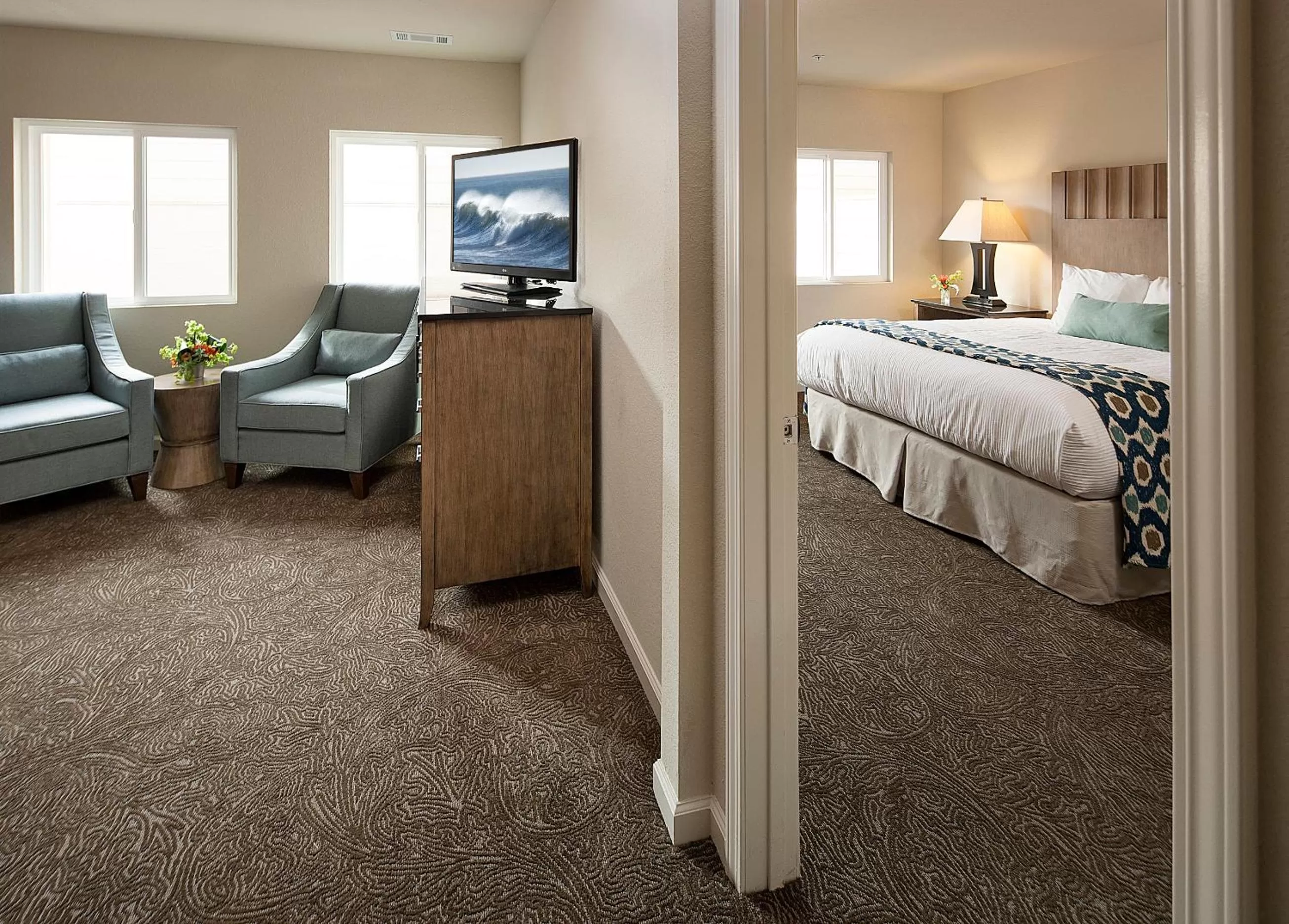 Photo of the whole room, Bed in Cambria Landing Inn and Suites