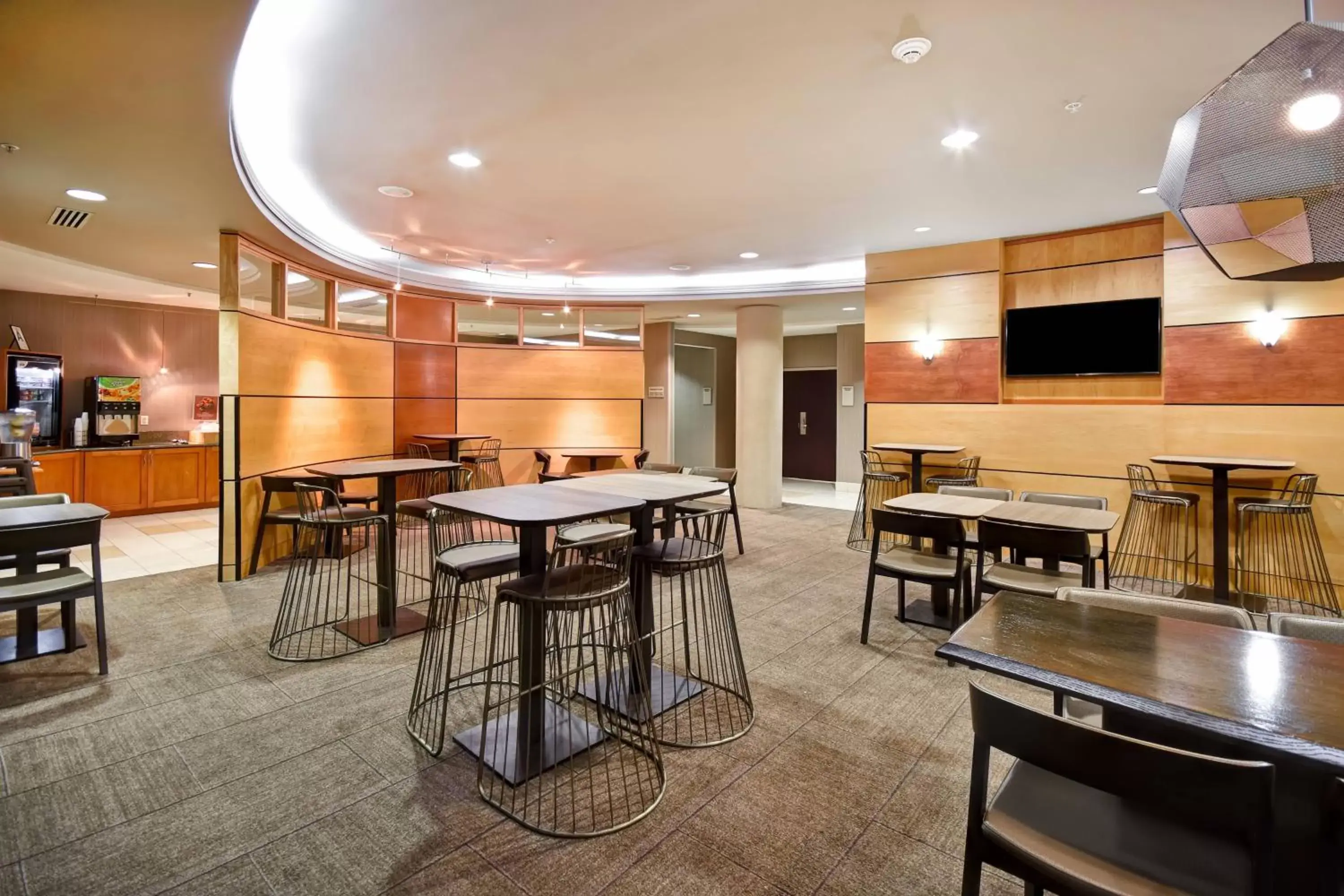 Breakfast, Restaurant/Places to Eat in SpringHill Suites Louisville Airport