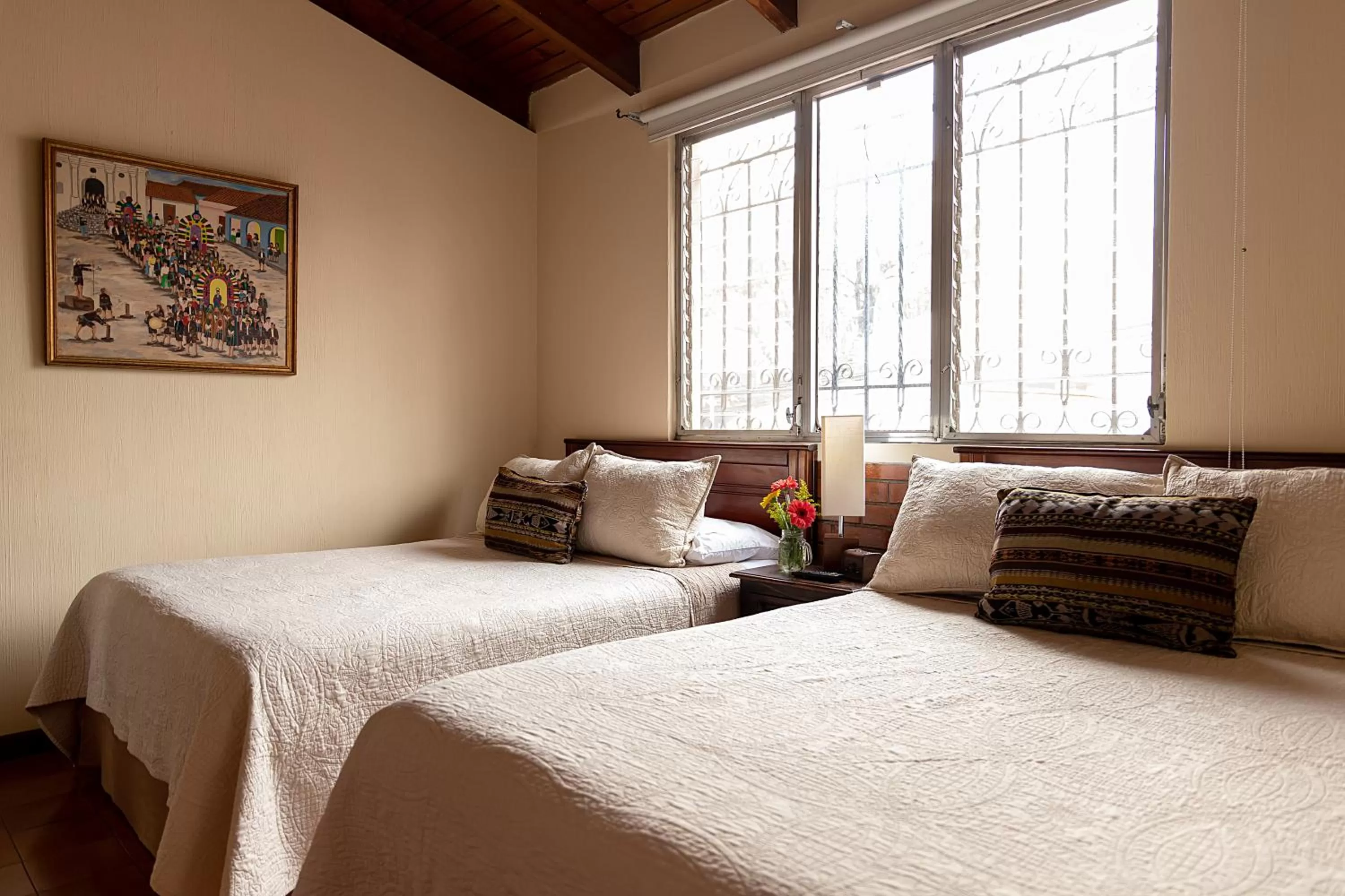 Photo of the whole room, Bed in Hostal Donde Regina