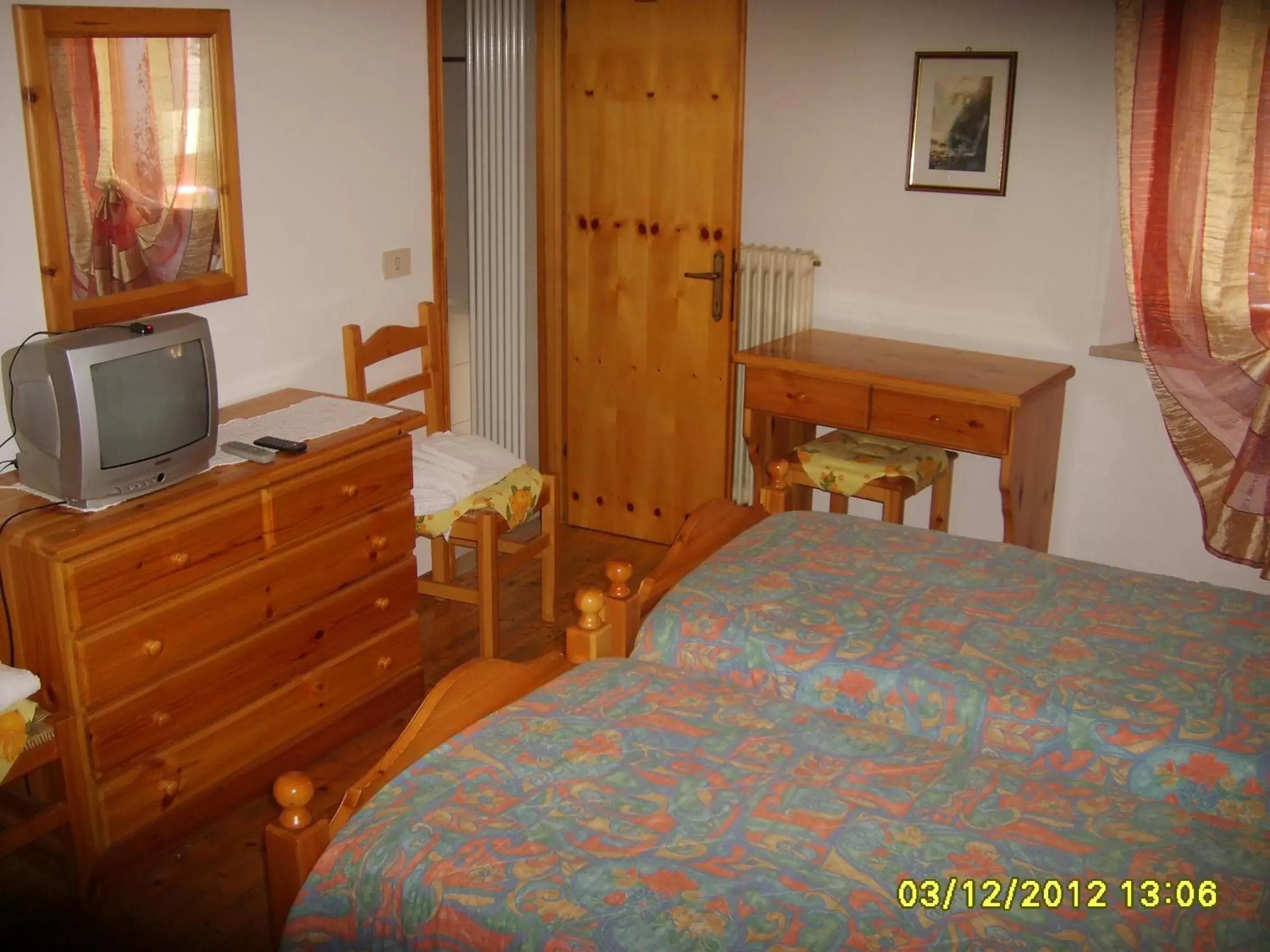 Bedroom, TV/Entertainment Center in Antico Albergo Sant'Antonio