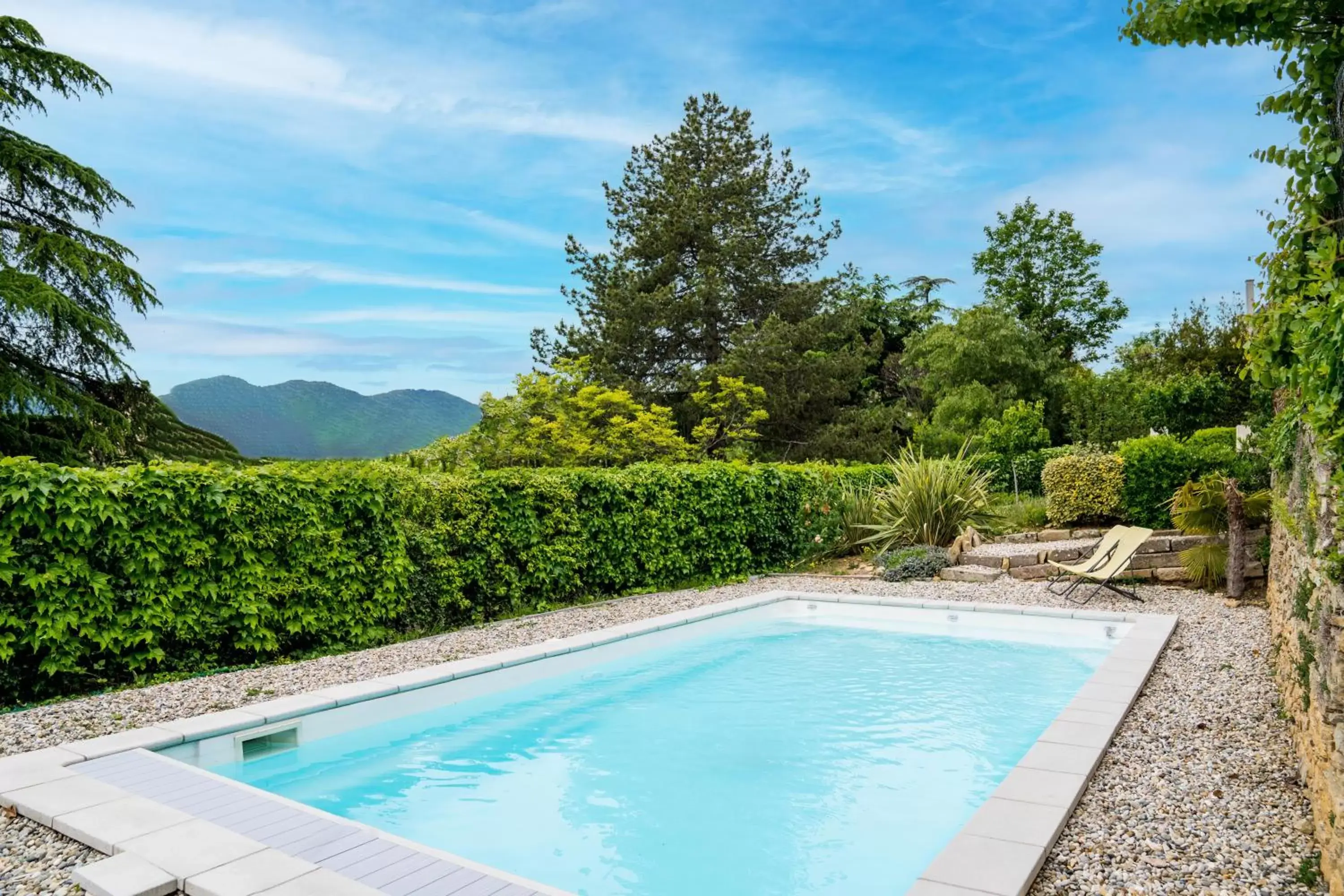 Mountain view, Swimming Pool in La Maison Jaffran, suite en ville