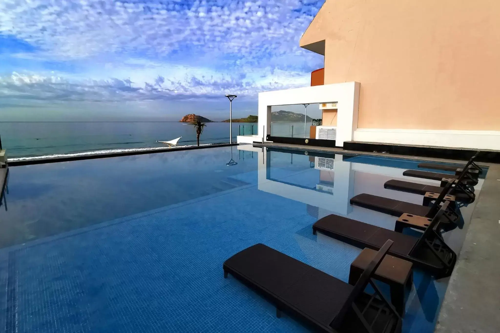 Swimming pool in Coral Island Beach View Hotel Swimming pool in Coral Island Beach View Hotel