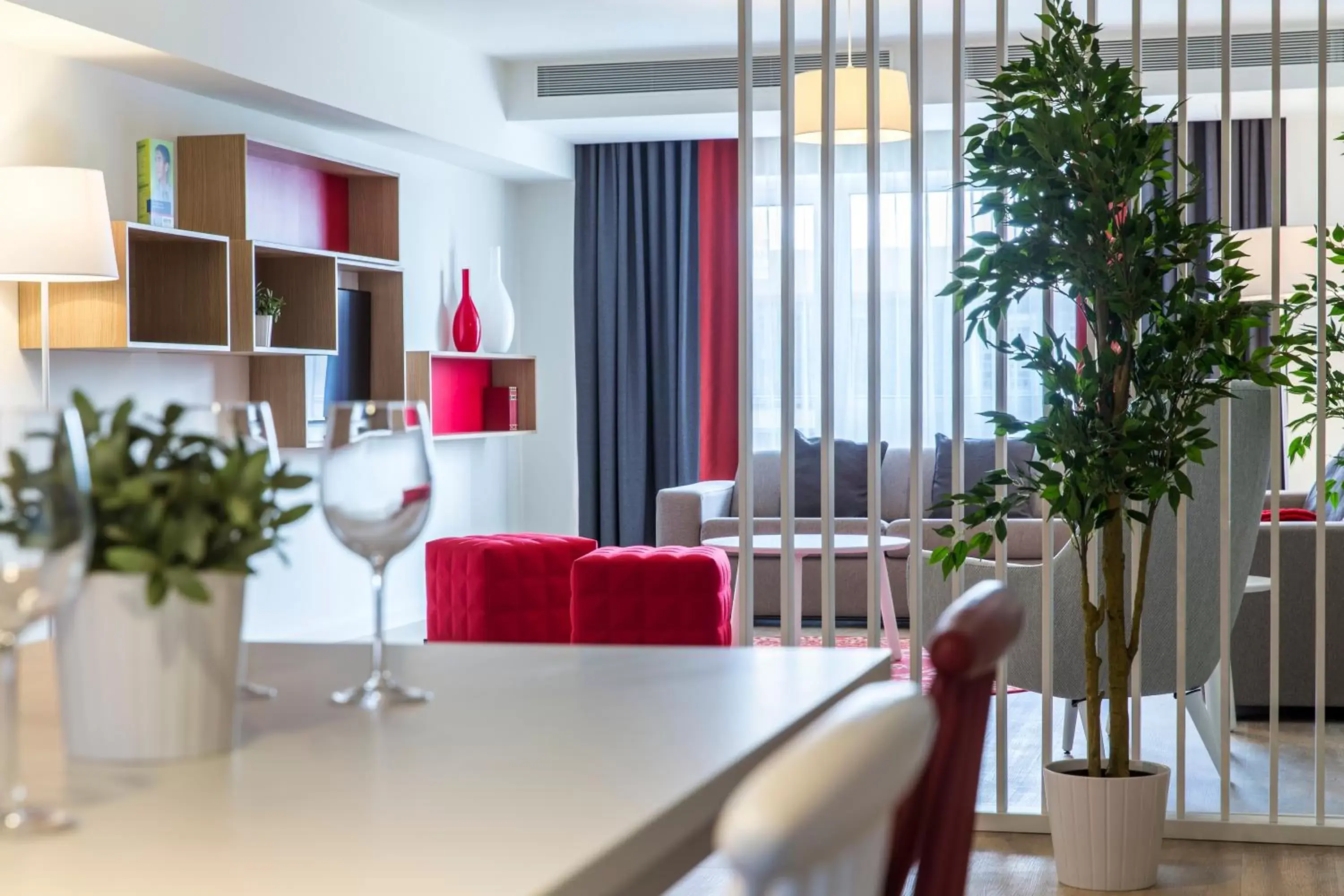 Dining area, Lounge/Bar in Park Inn by Radisson Bucharest Hotel & Residence