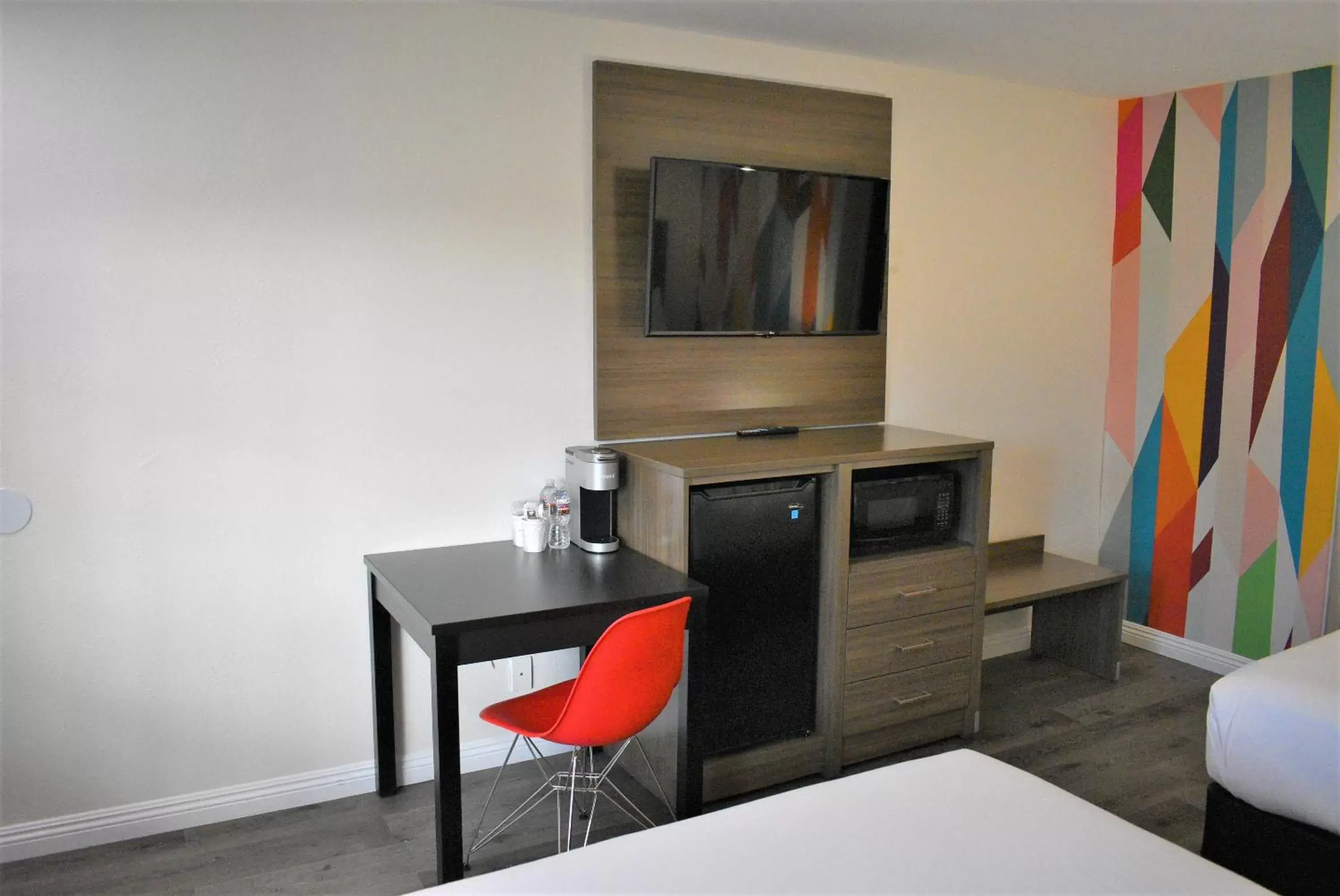 TV and multimedia, Bed in Signature Anaheim Maingate TV and multimedia, Bed in Signature Anaheim Maingate