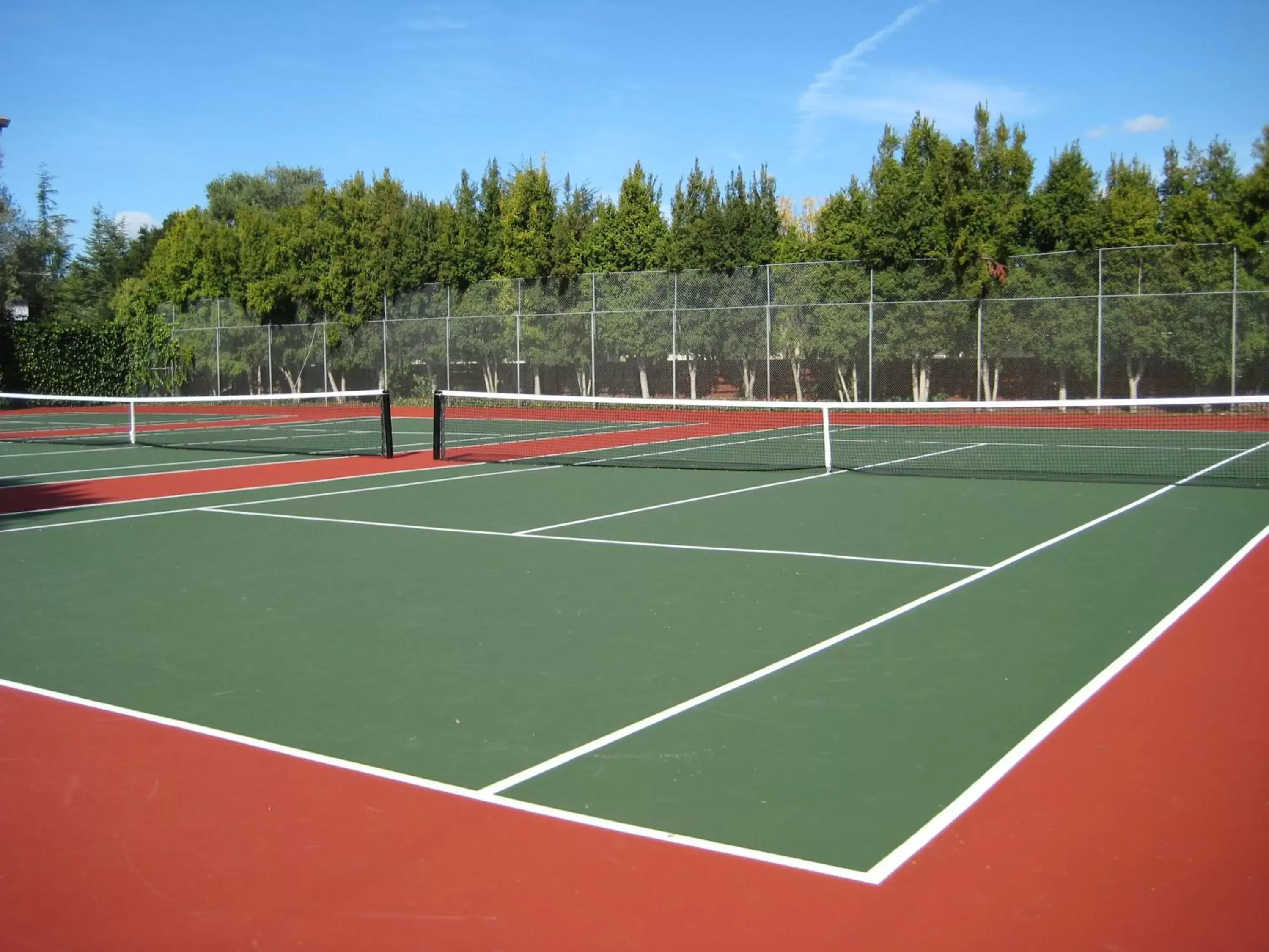 Tennis court, Tennis/Squash in Baymont by Wyndham Red Deer
