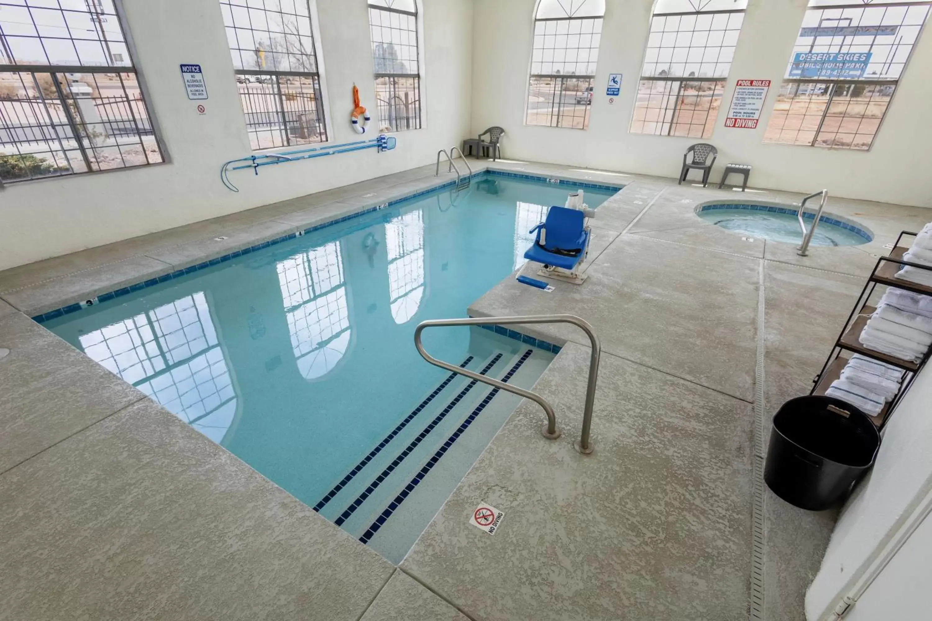 Swimming Pool in Quality Inn Winslow I-40