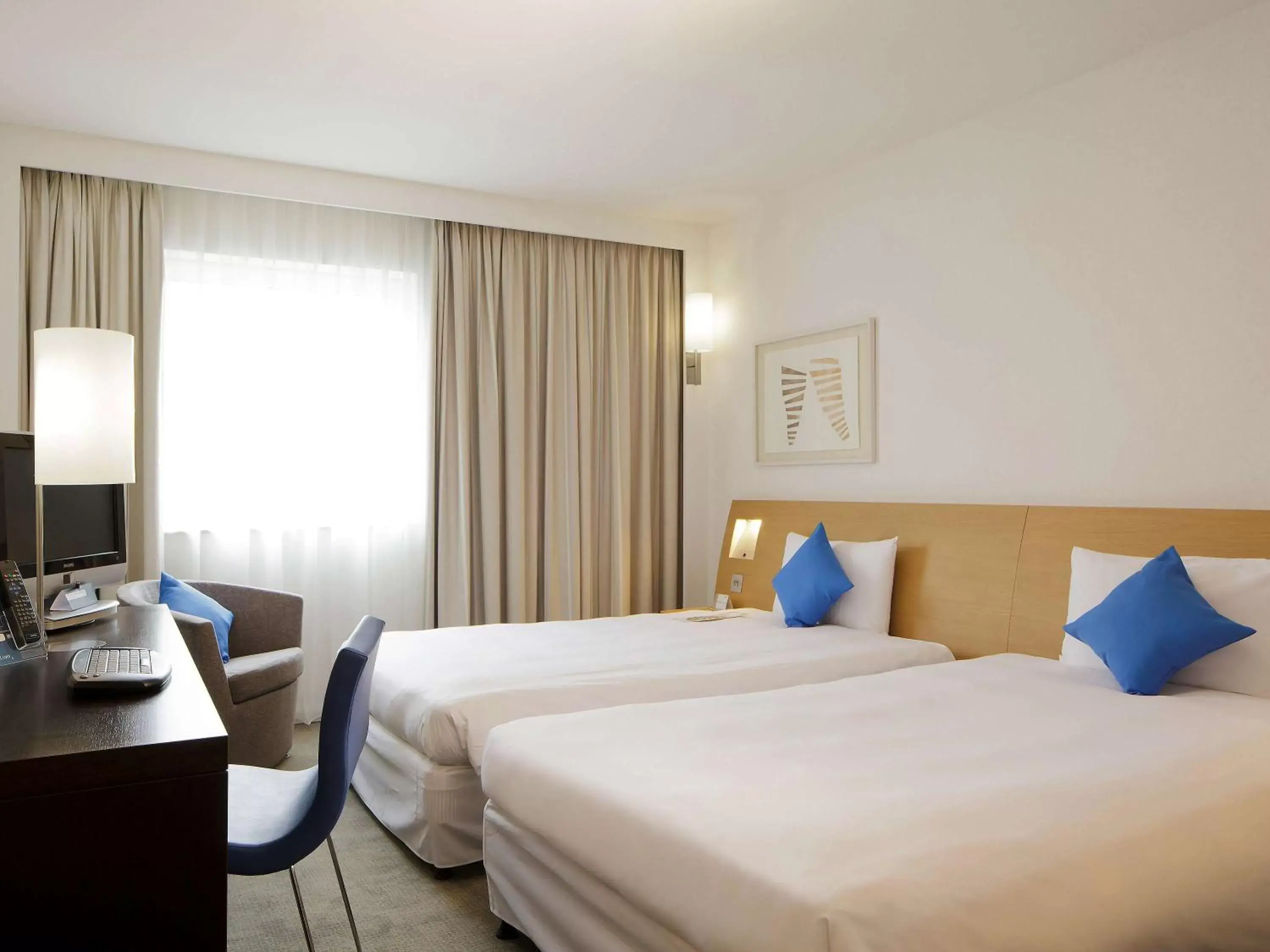 Photo of the whole room, Bed in Novotel London Greenwich