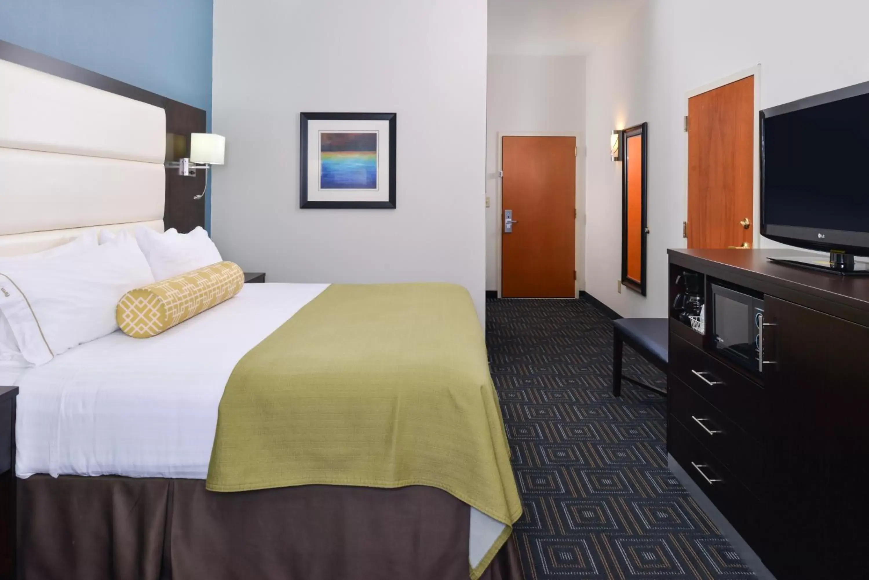 Bedroom, Room Photo in Holiday Inn Express Hotel & Suites Bessemer, an IHG Hotel