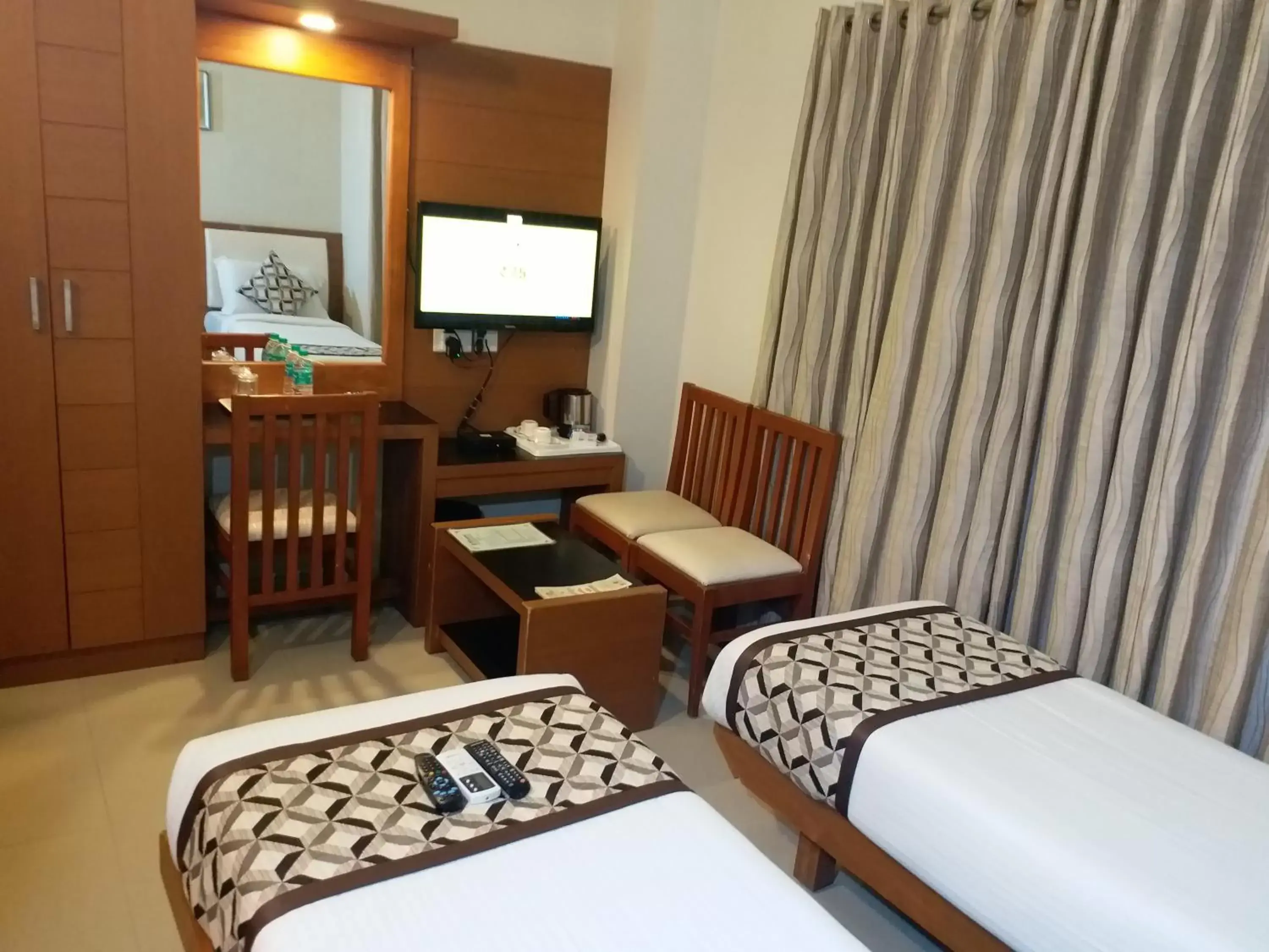 Bedroom, TV/Entertainment Center in Zaith Residency Near US Consulate & Apollo hospitals
