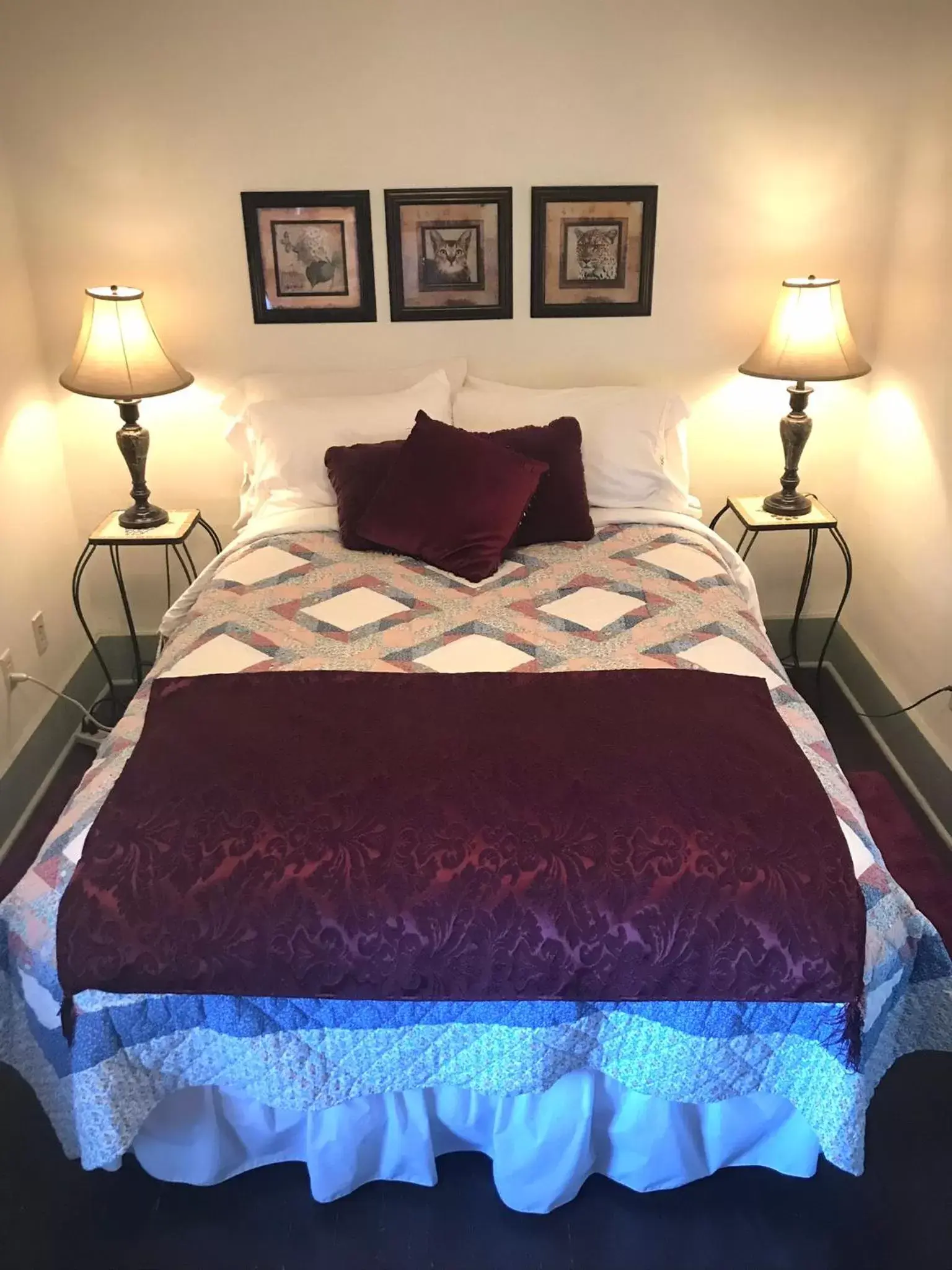 Bed in The Queen, A Victorian Bed & Breakfast