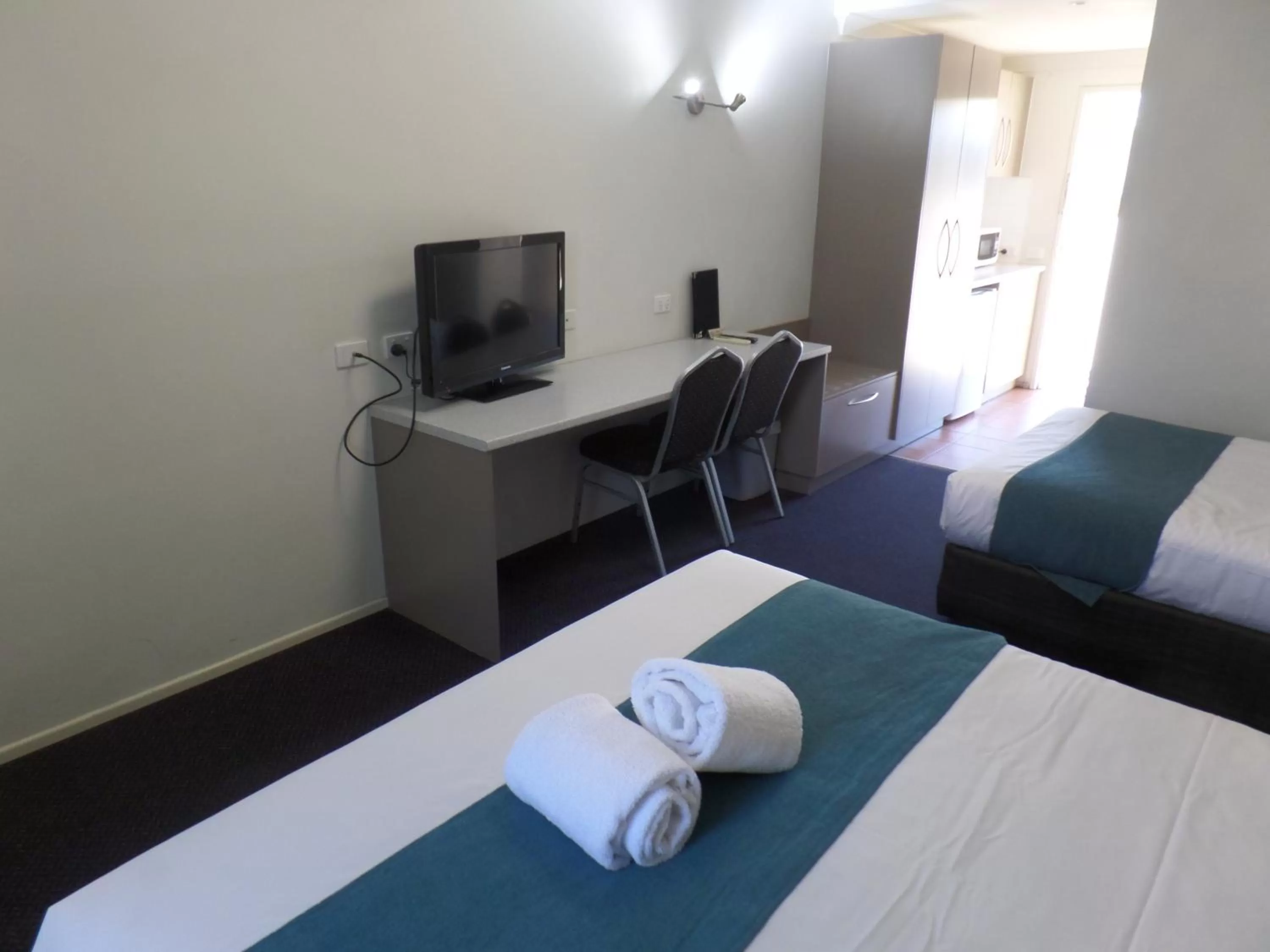 Bedroom, Bed in Burke & Wills Mt Isa