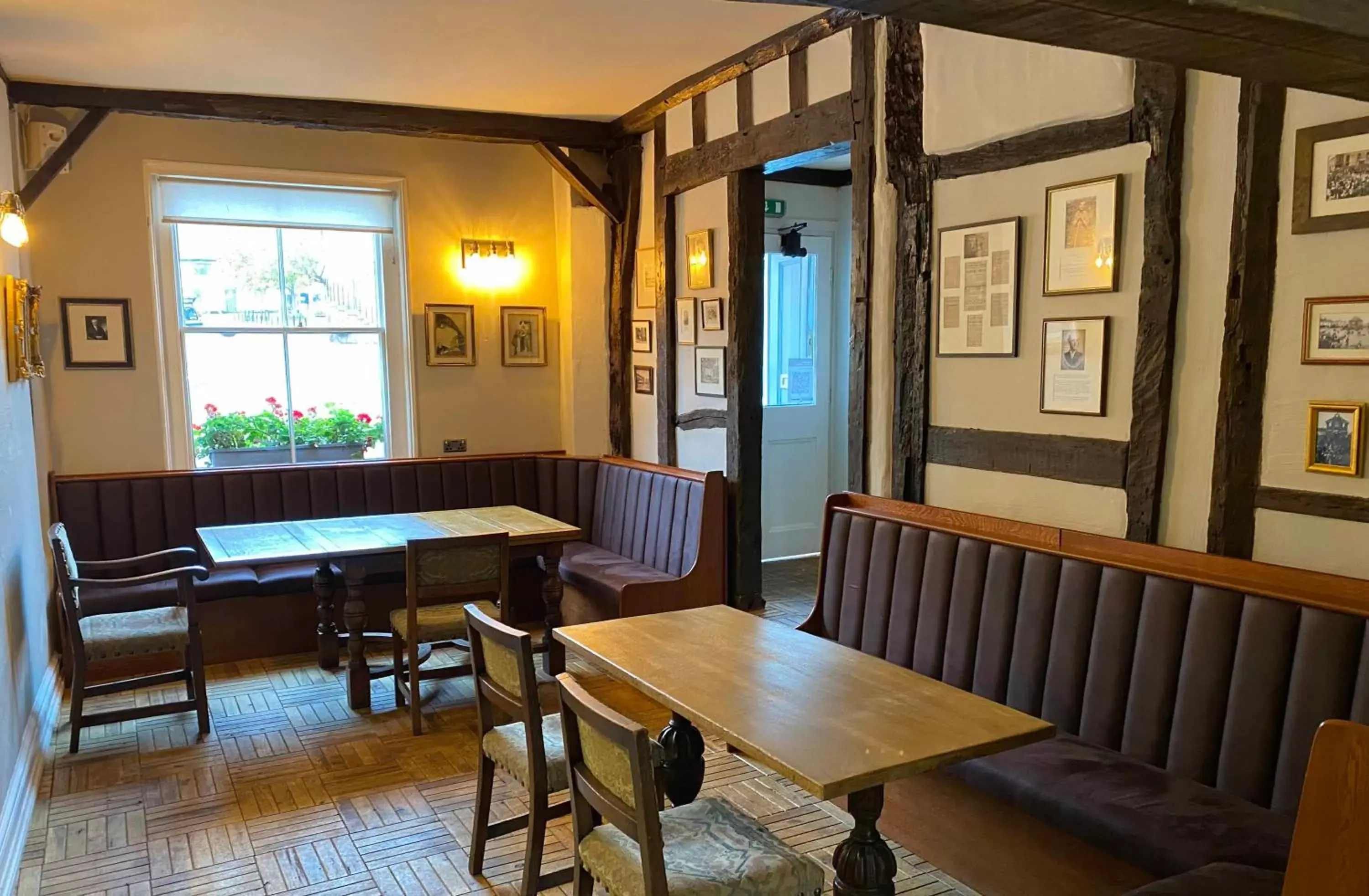 Restaurant/Places to Eat in The Bull Inn