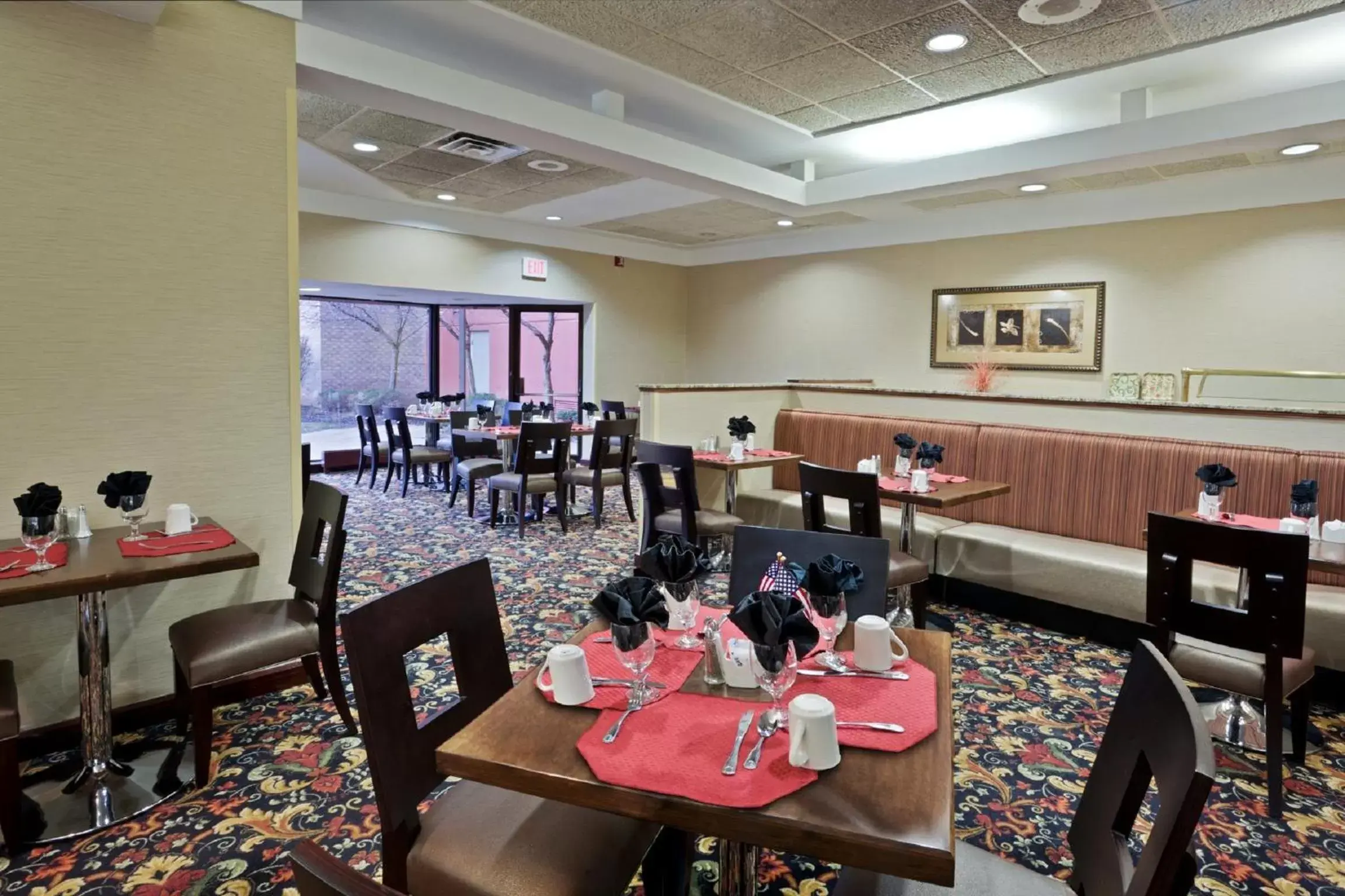 Restaurant/Places to Eat in Radisson Cleveland Airport