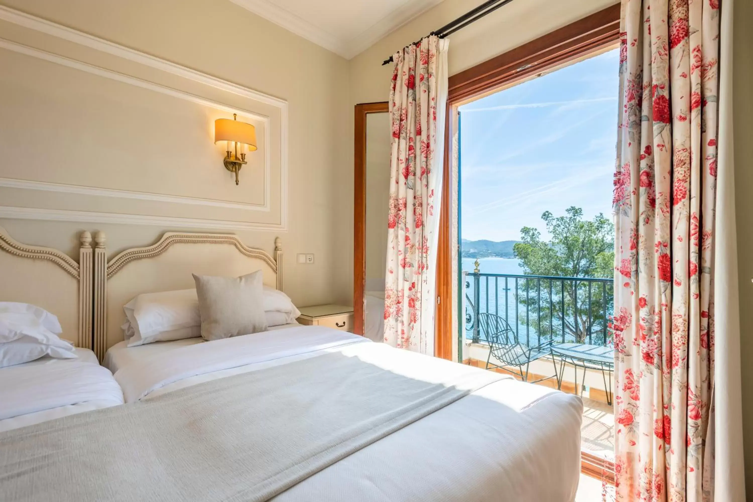 Bedroom, Bed in Hotel Cala Fornells