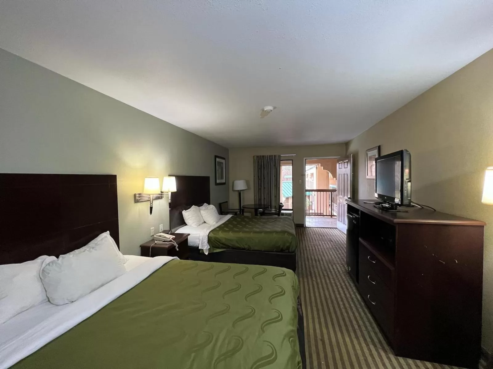 Bed in Quality Inn Mt Pleasant