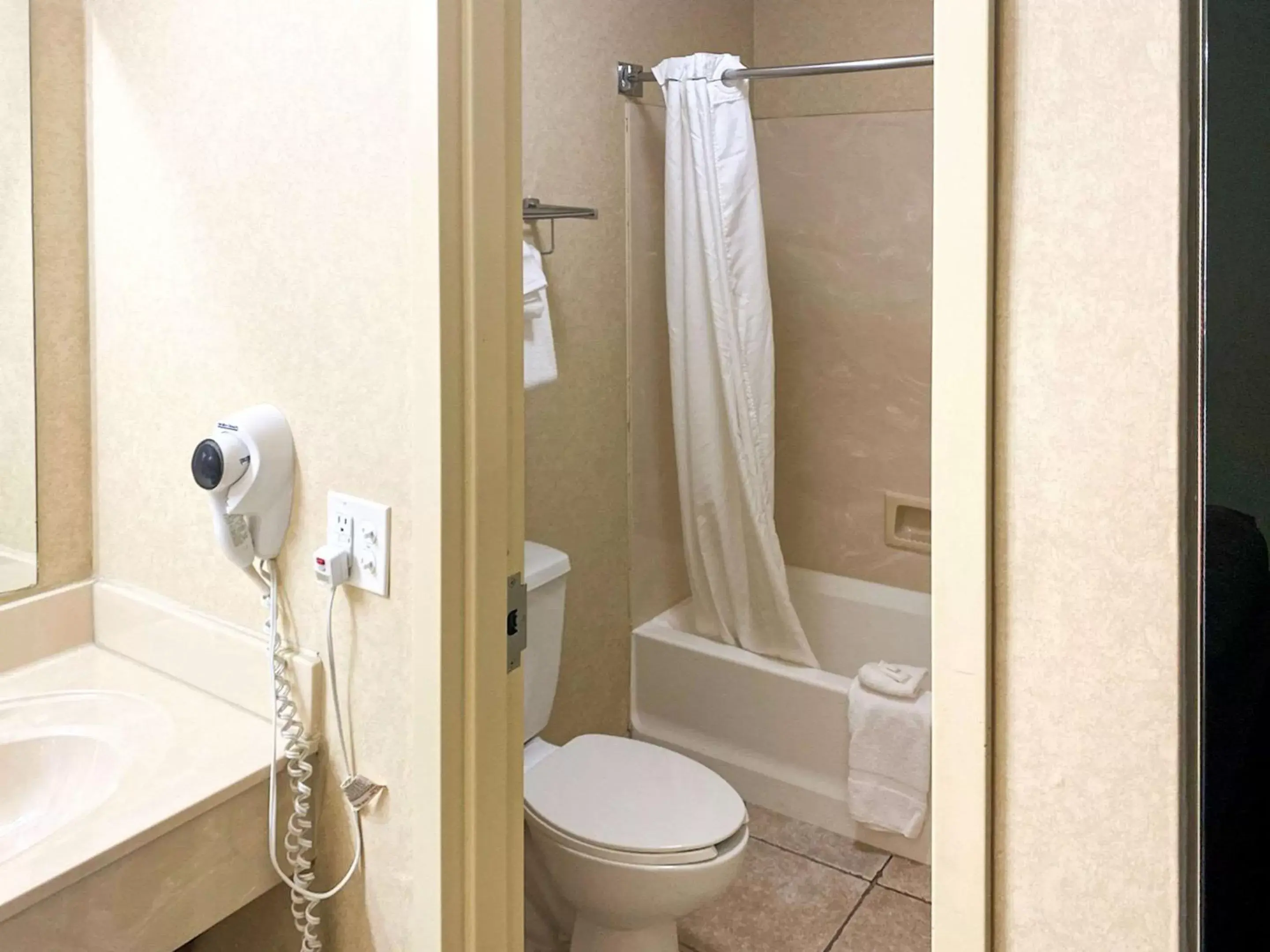 Bathroom in The Boardwalk Inn