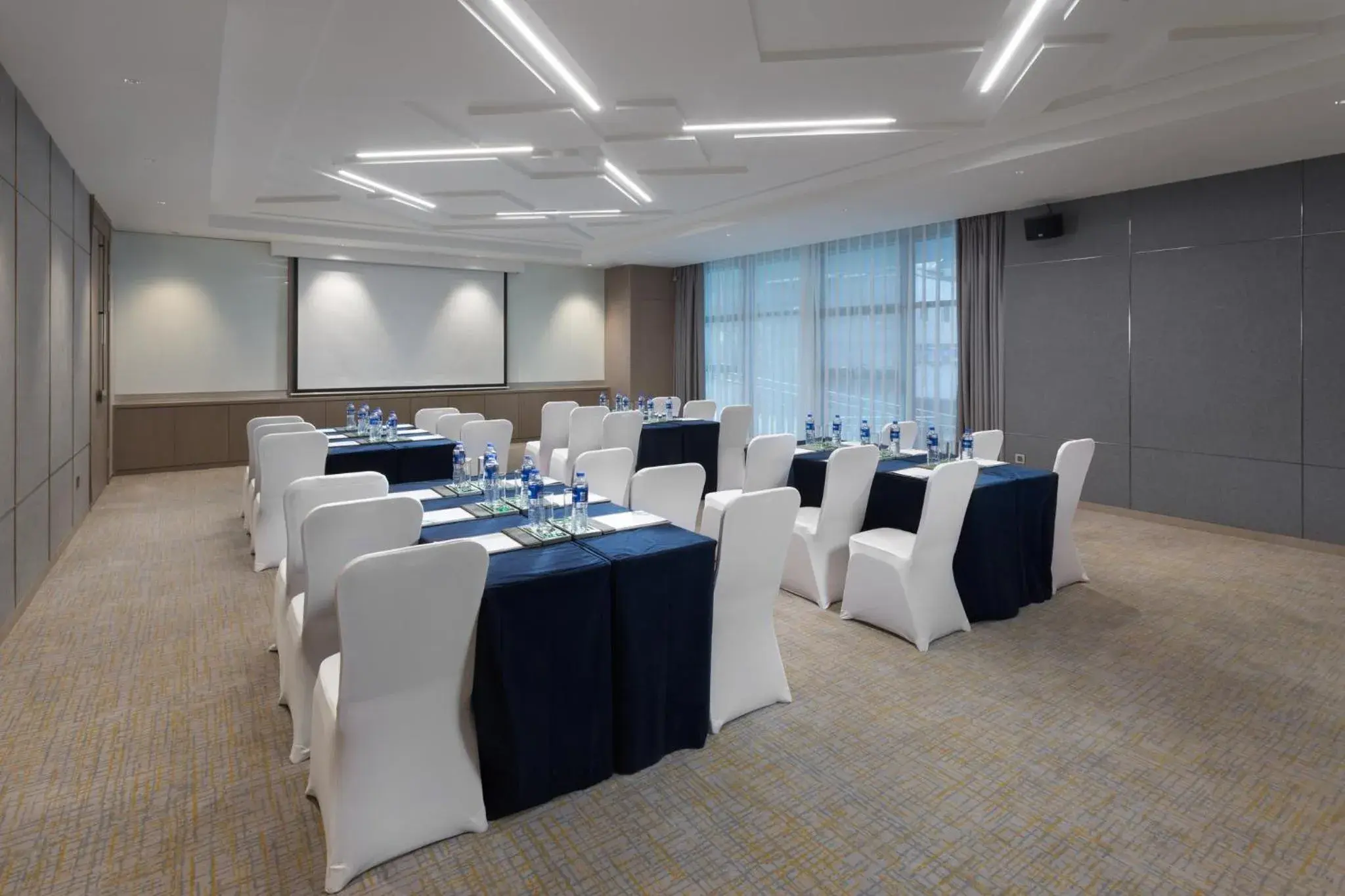 Meeting/conference room in Holiday Inn Guiyang City Center, an IHG Hotel