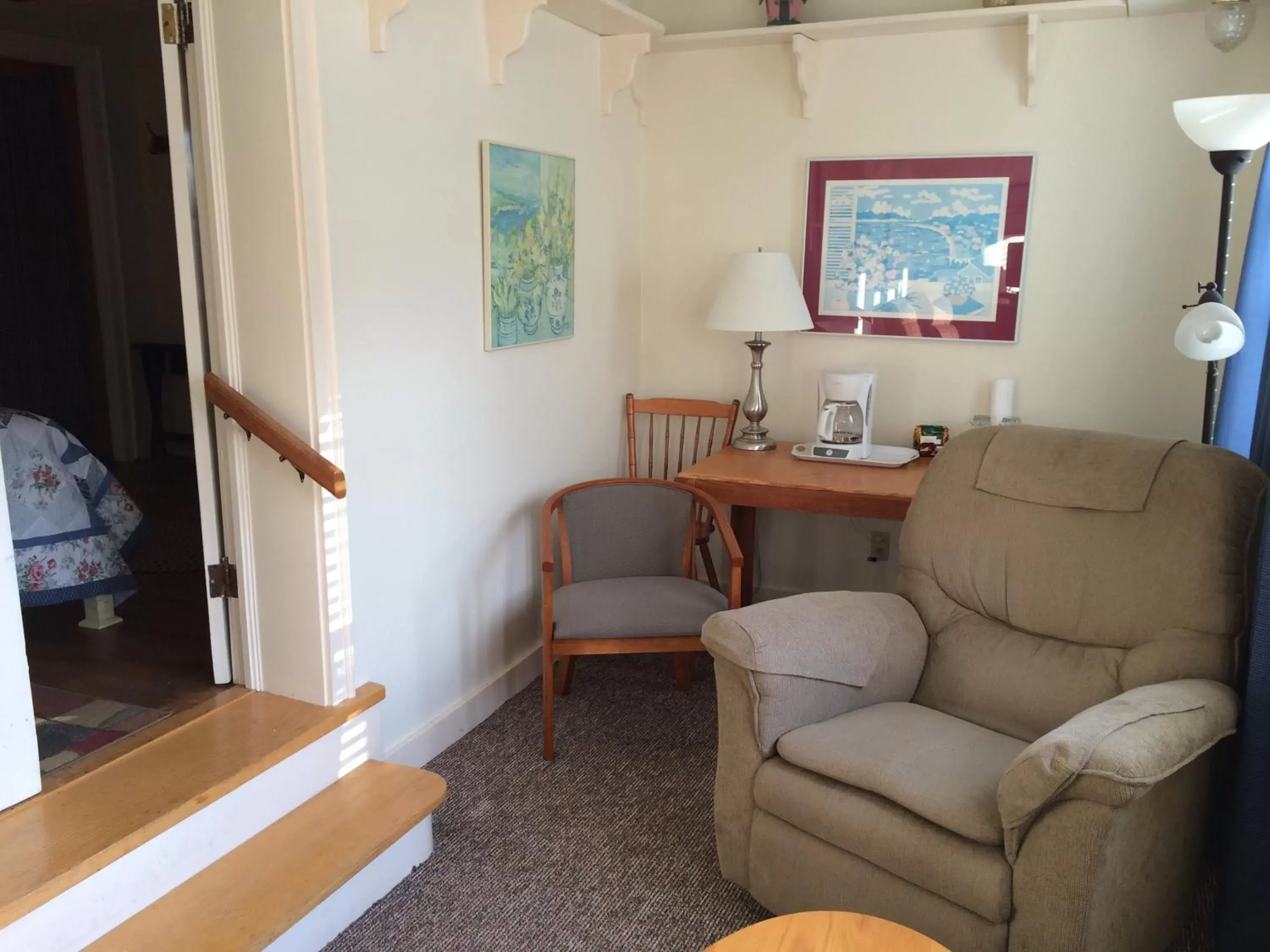 Seating Area in Beach Cottage Inn