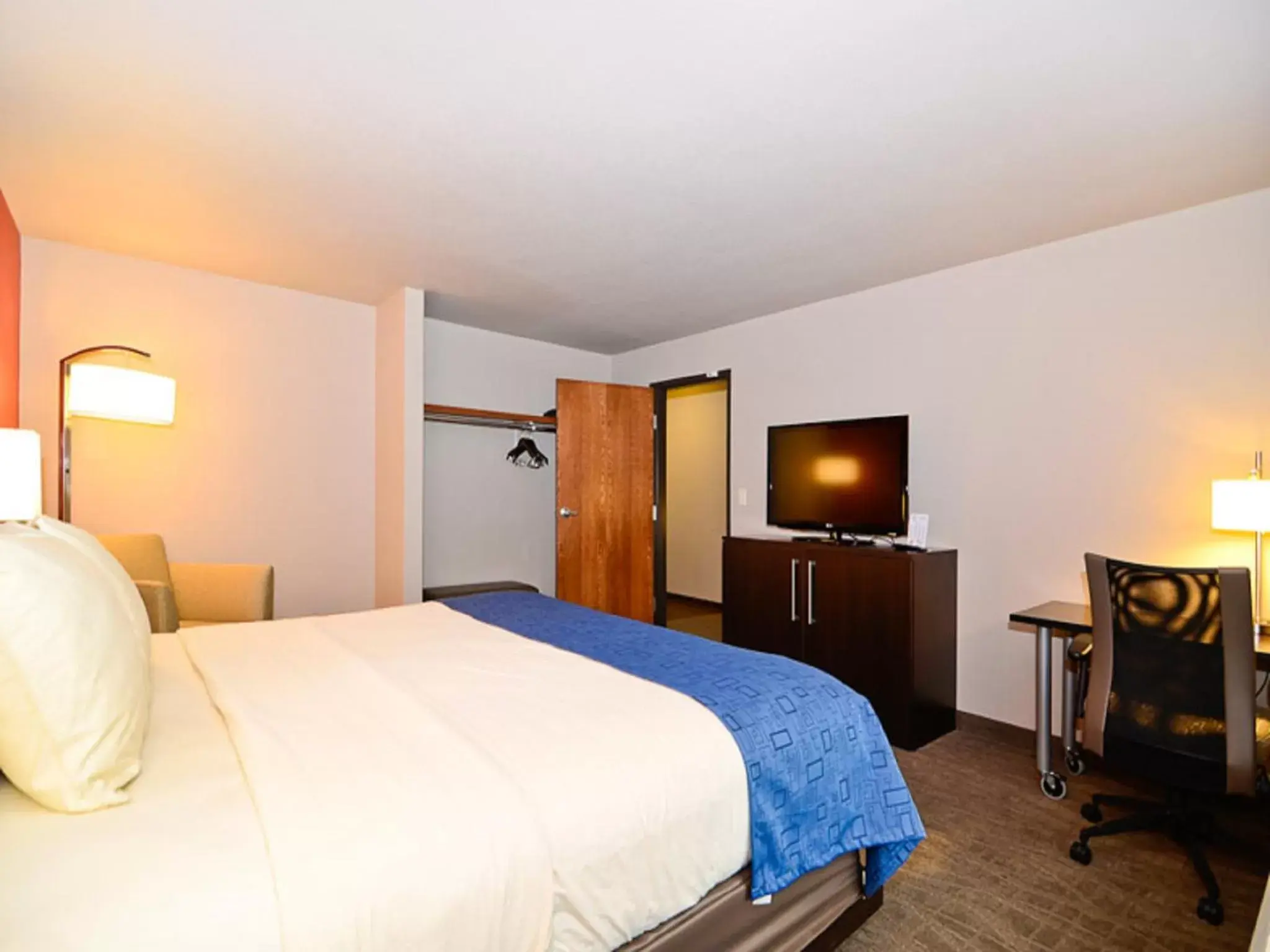 Bedroom, Bed in Astoria Hotel & Event Center Bedroom, Bed in Astoria Hotel & Event Center