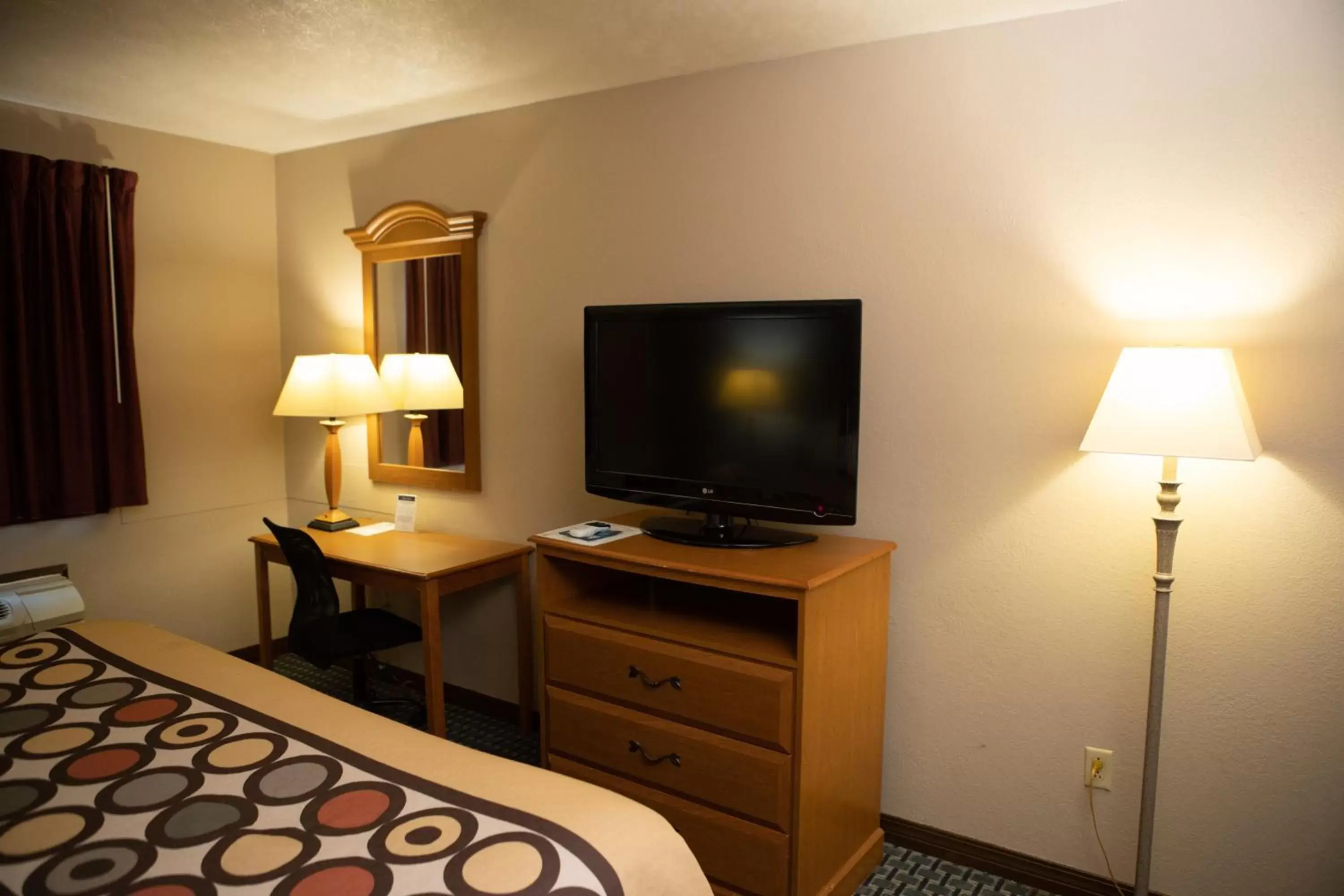 TV/Entertainment Center in Super 8 by Wyndham Fairmont