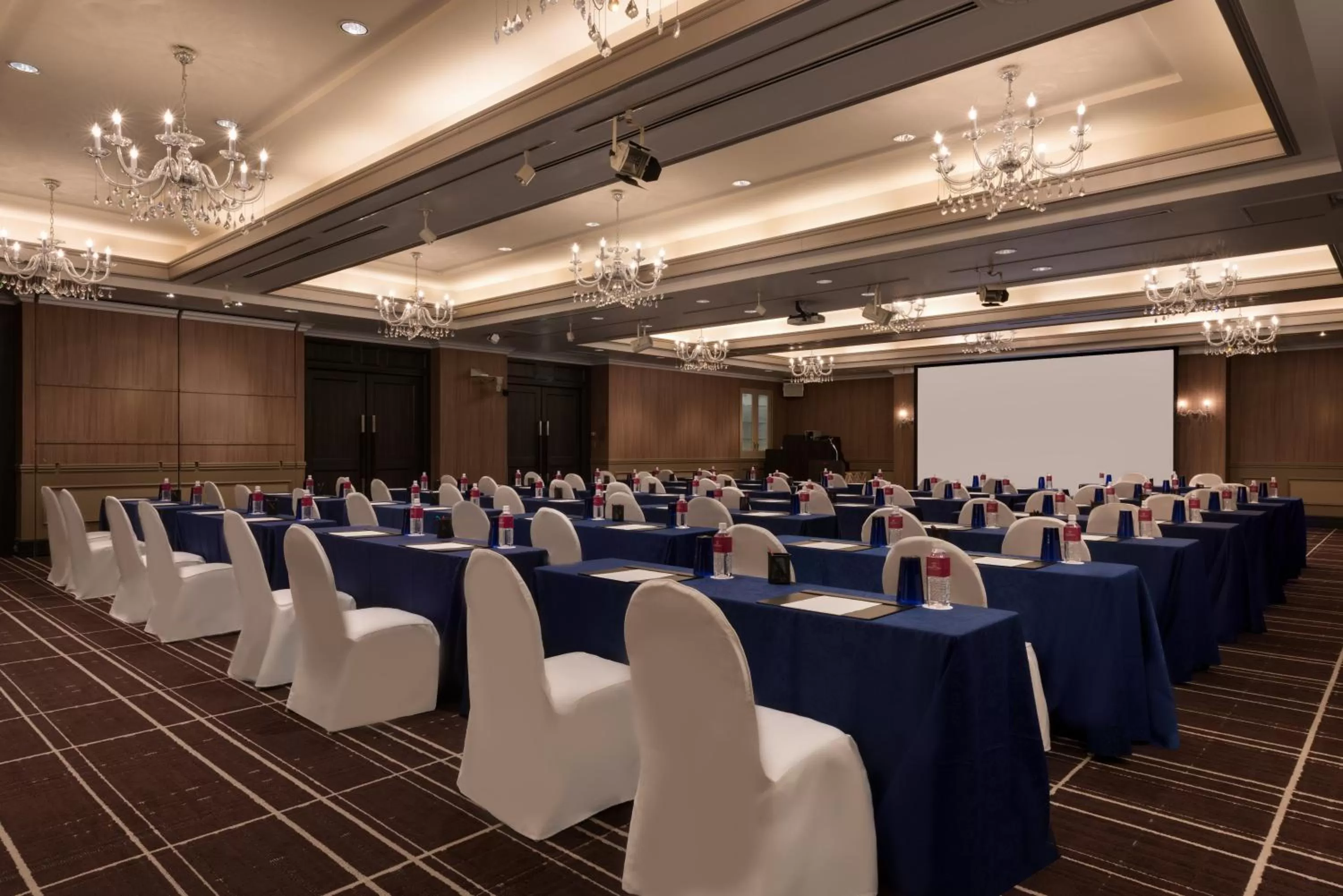 Meeting/conference room in ANA Crowne Plaza Toyama by IHG