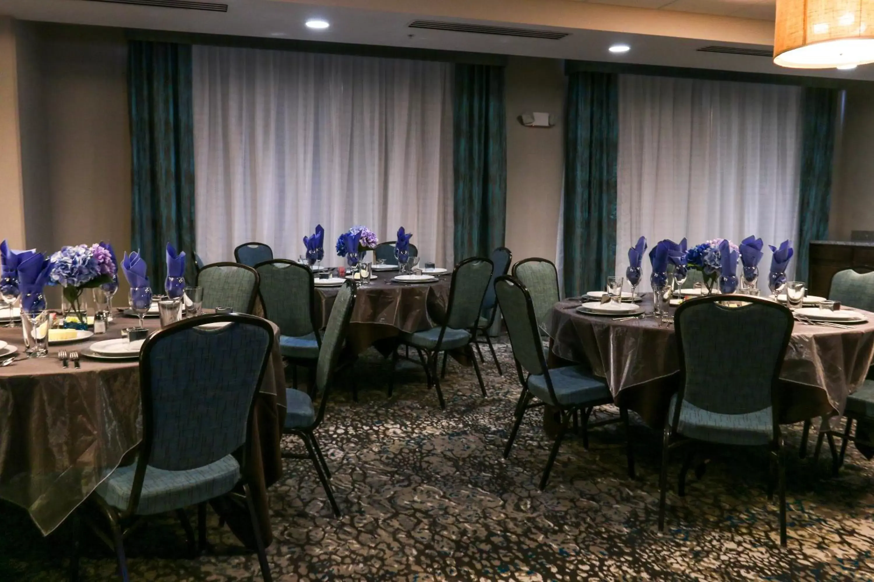 Banquet/Function facilities, Restaurant/Places to Eat in Holiday Inn Hotel & Suites Denver Tech Center-Centennial, an IHG Hotel