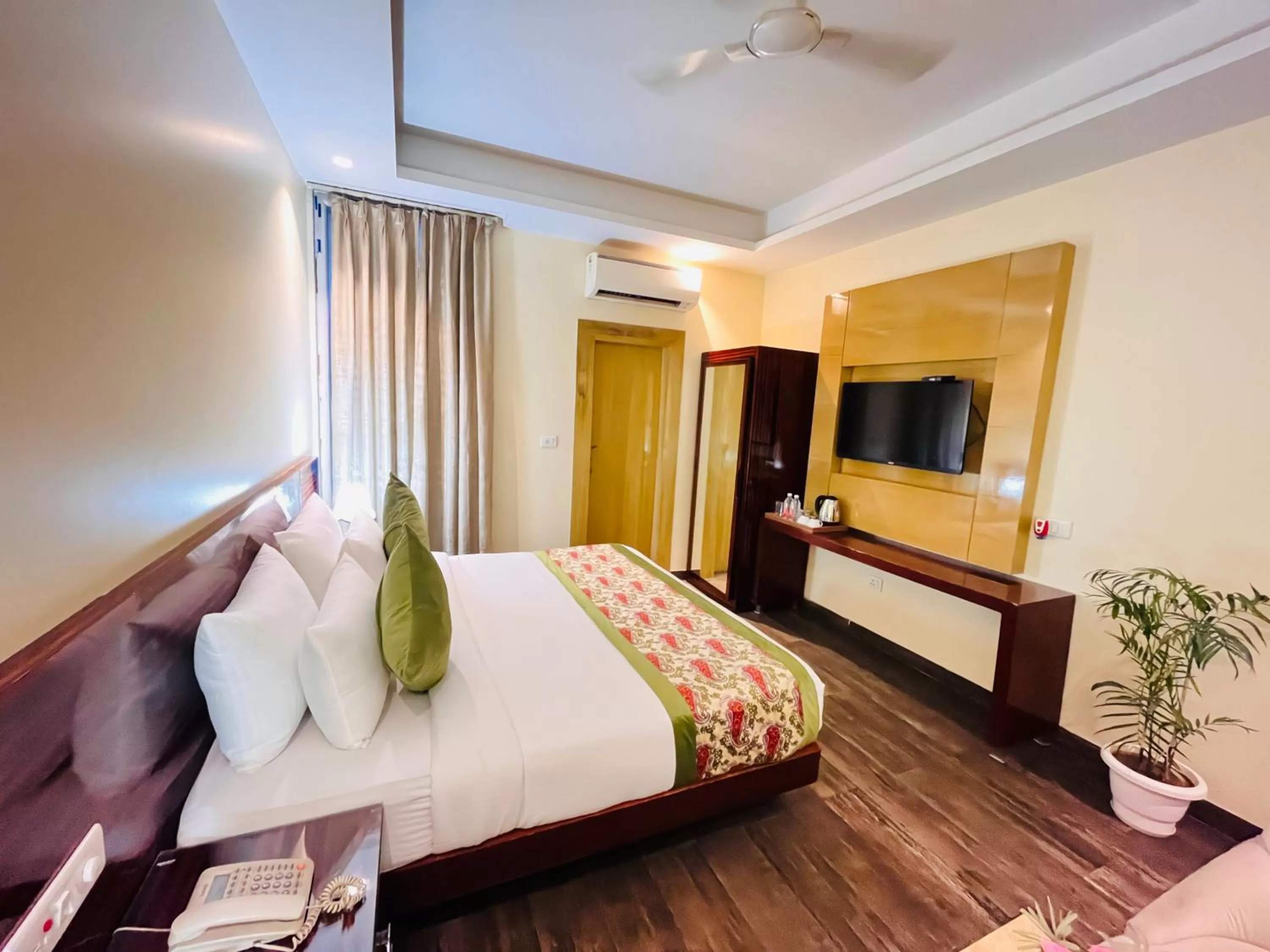 Bed in Hotel Banz near Delhi Airport