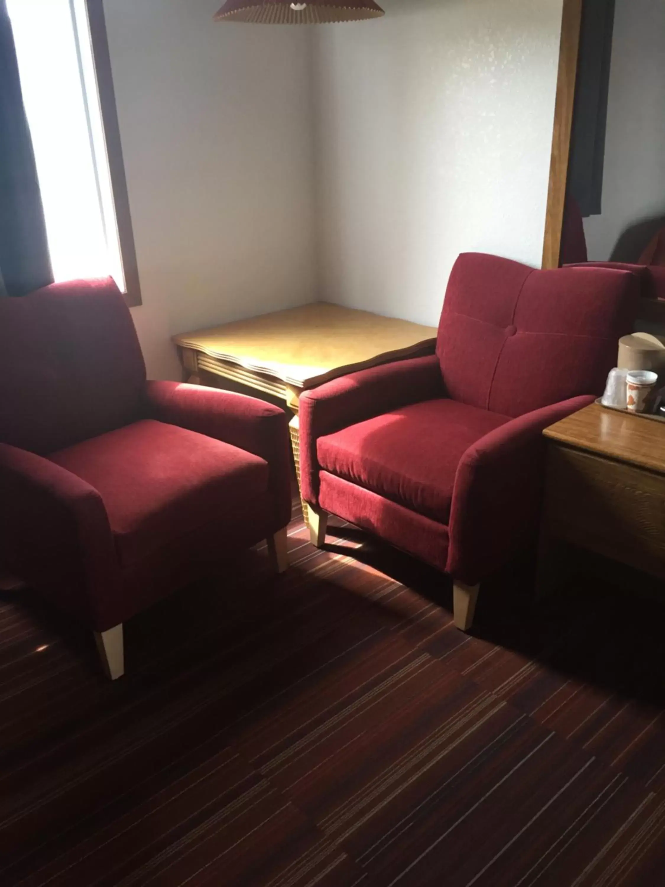 Seating Area in adoba® hotel Naubinway