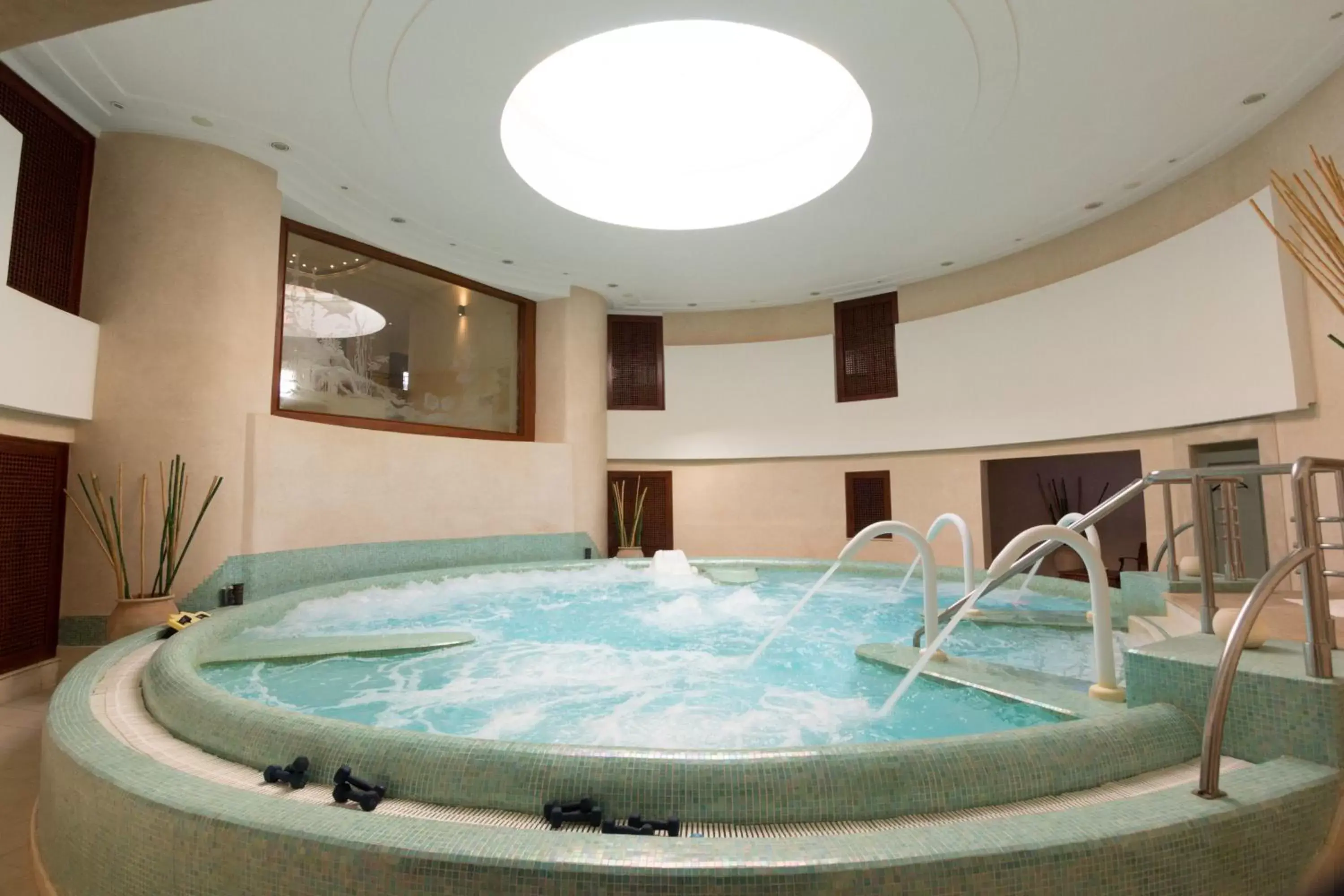 Hot Tub, Swimming Pool in L' Amphitrite Palace Resort & Spa