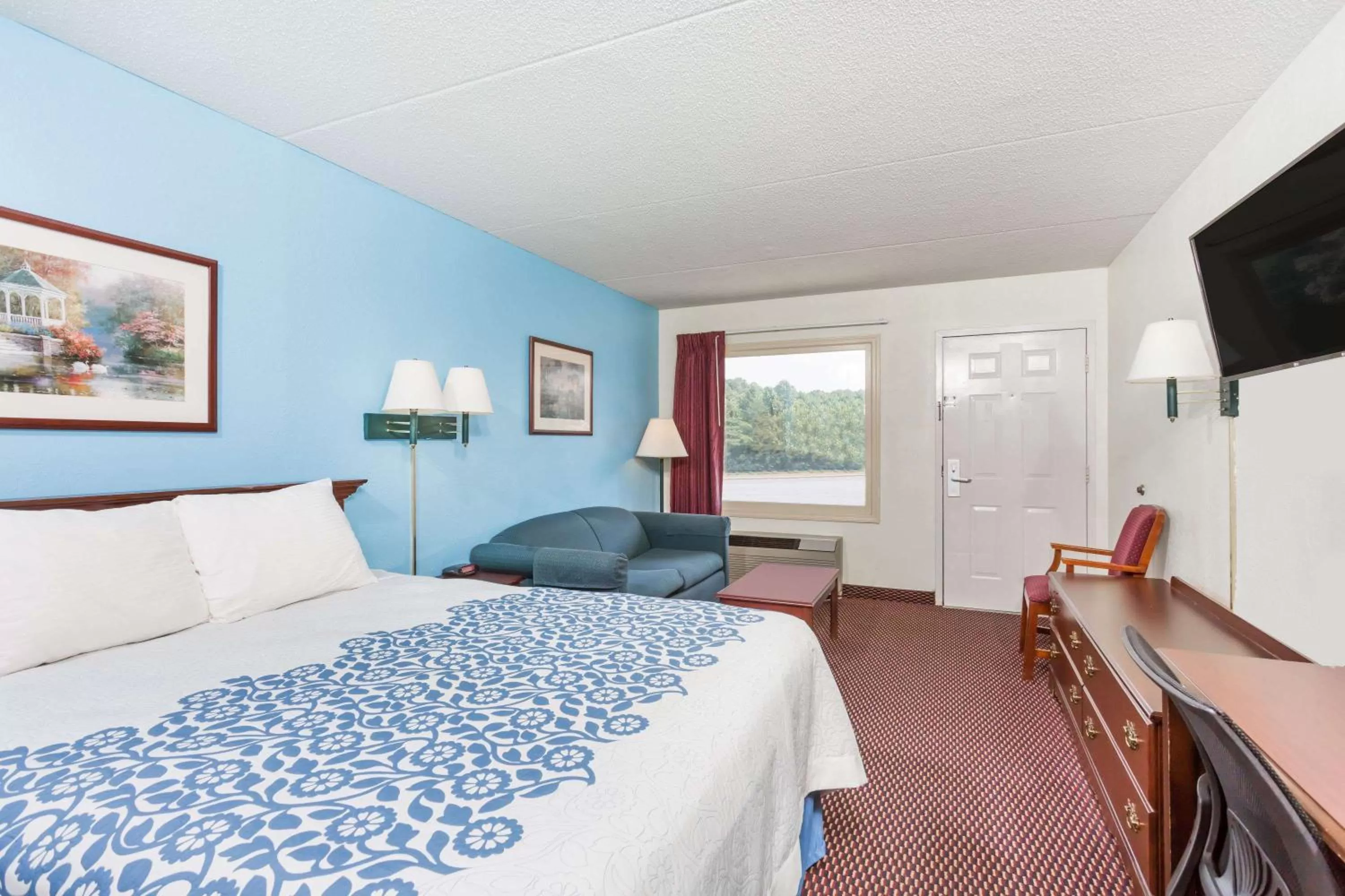 Photo of the whole room, Bed in Hamilton Inn Jonesville I-77
