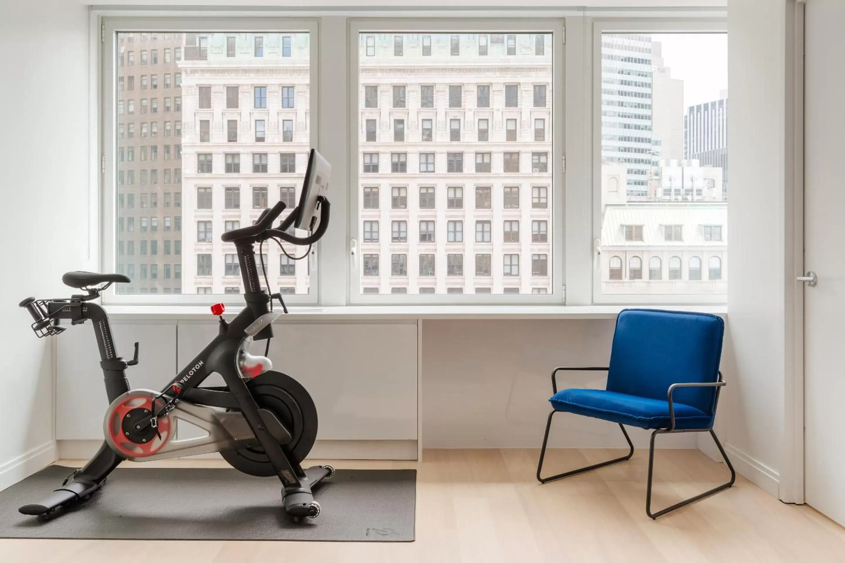 Living room, Fitness Center/Facilities in Sonder Battery Park