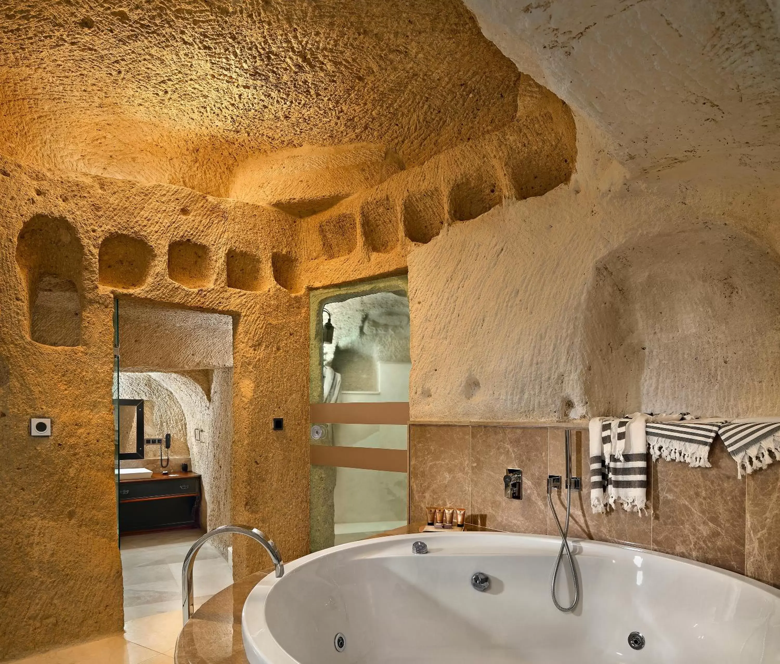 Hot Tub, Bathroom in Seraphim Cave Suites & SPA