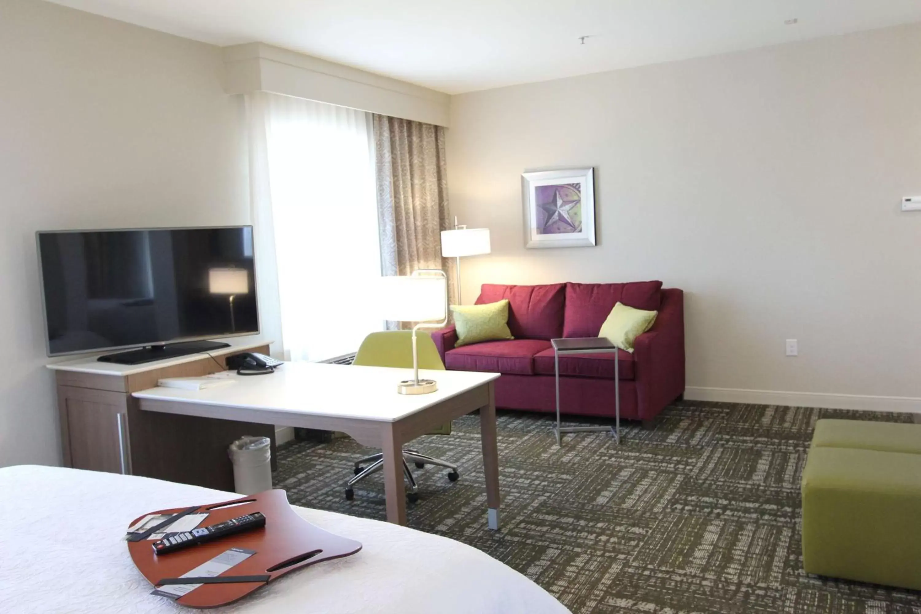 Bedroom, Seating Area in Hampton Inn & Suites Dallas Market Center