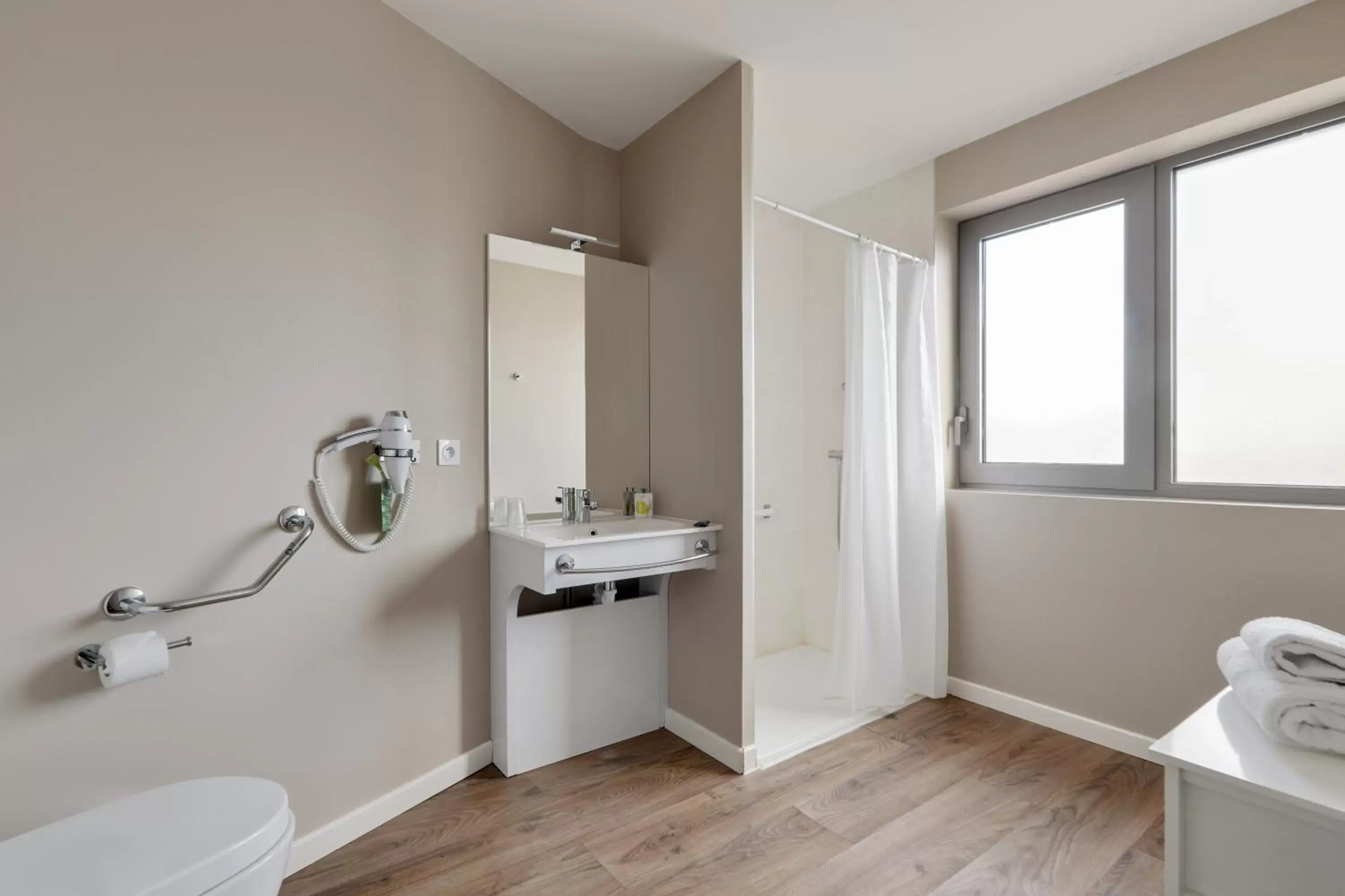 Bathroom in All Suites Bordeaux Marne – Gare Saint-Jean