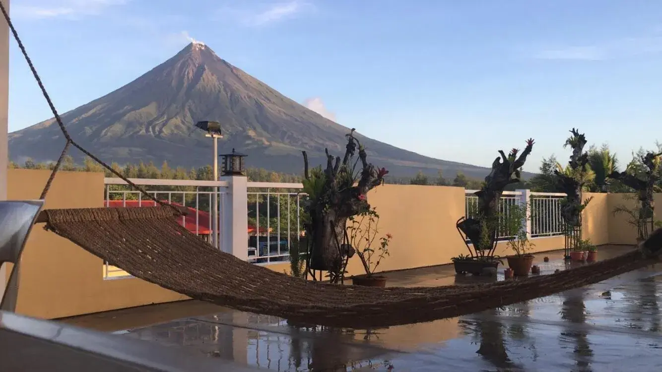 Mountain view in Mayon Lodging House