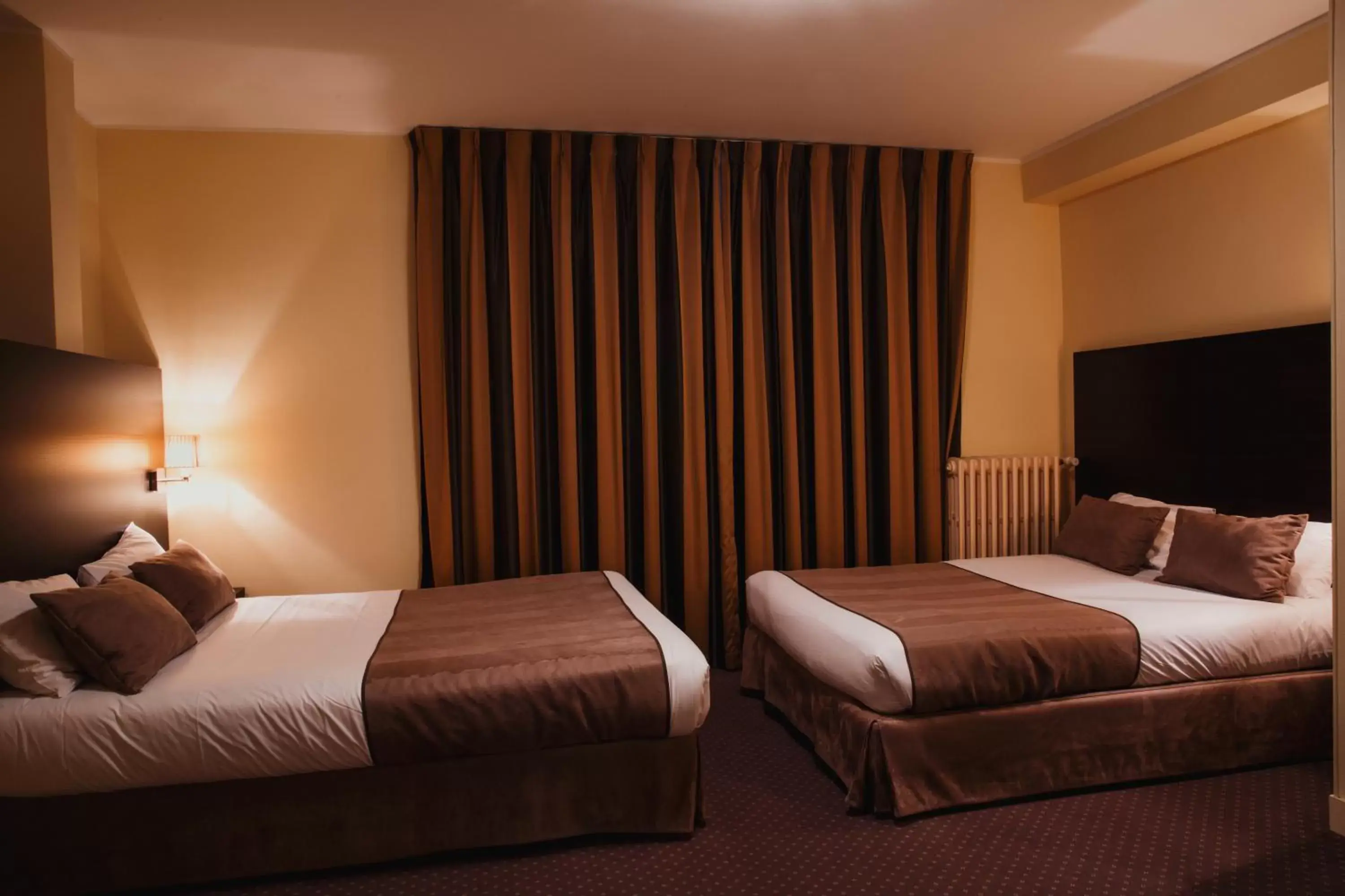 Bedroom, Bed in Hotel Astrid Caen centre