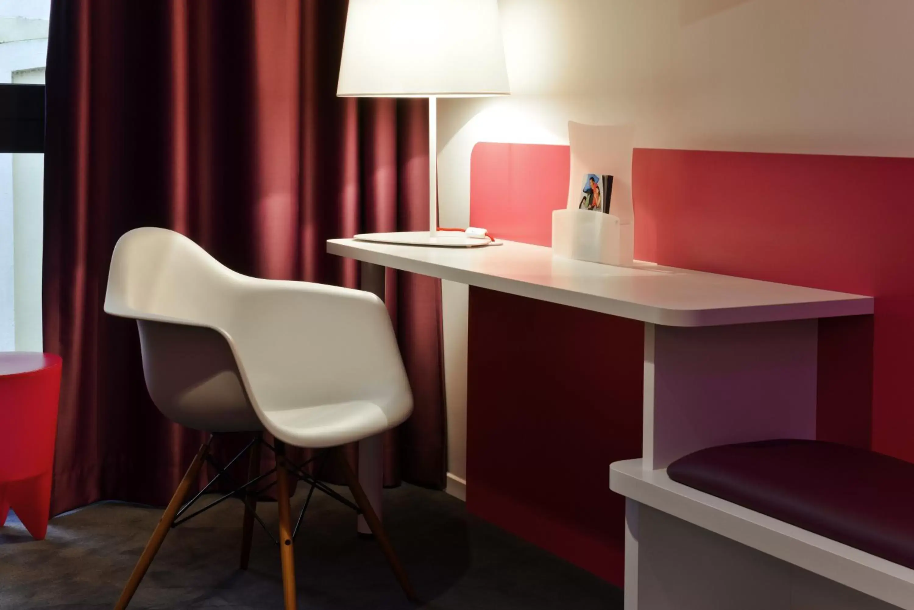 Seating area in ibis Styles Montelimar Centre