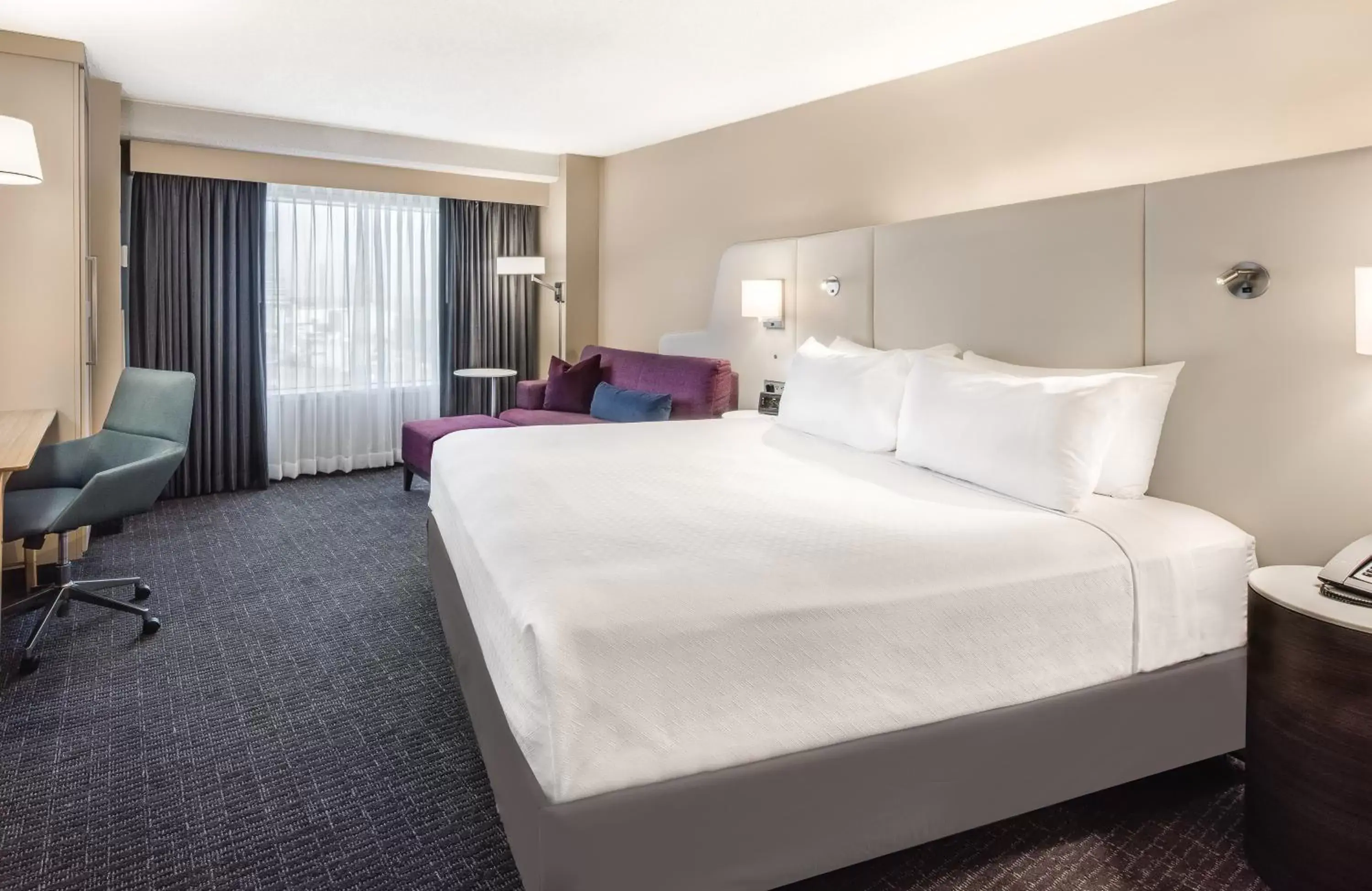 Photo of the whole room, Bed in Crowne Plaza Cleveland at Playhouse Square, an IHG Hotel