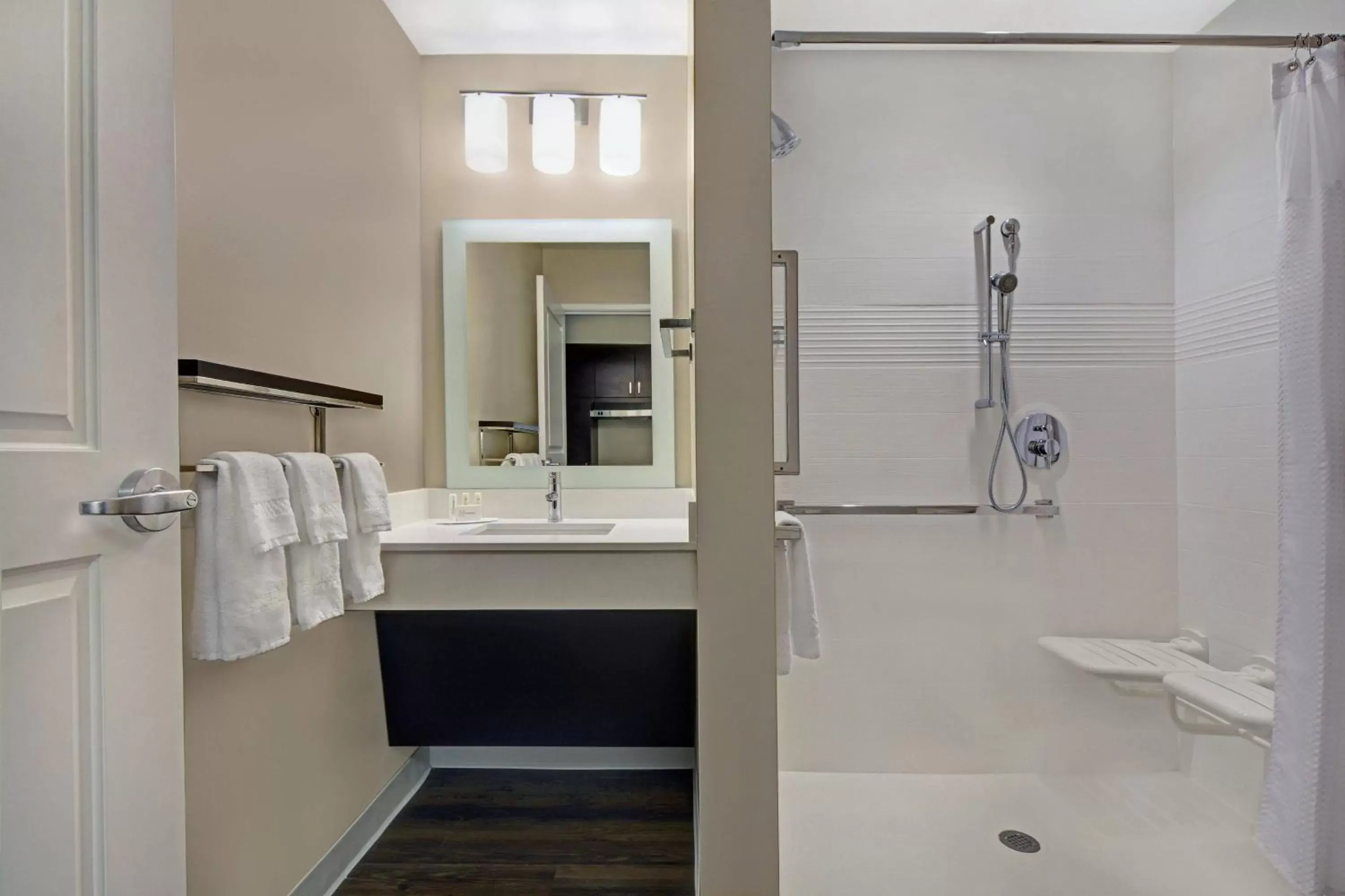 Bathroom in TownePlace Suites by Marriott Sarasota/Bradenton West