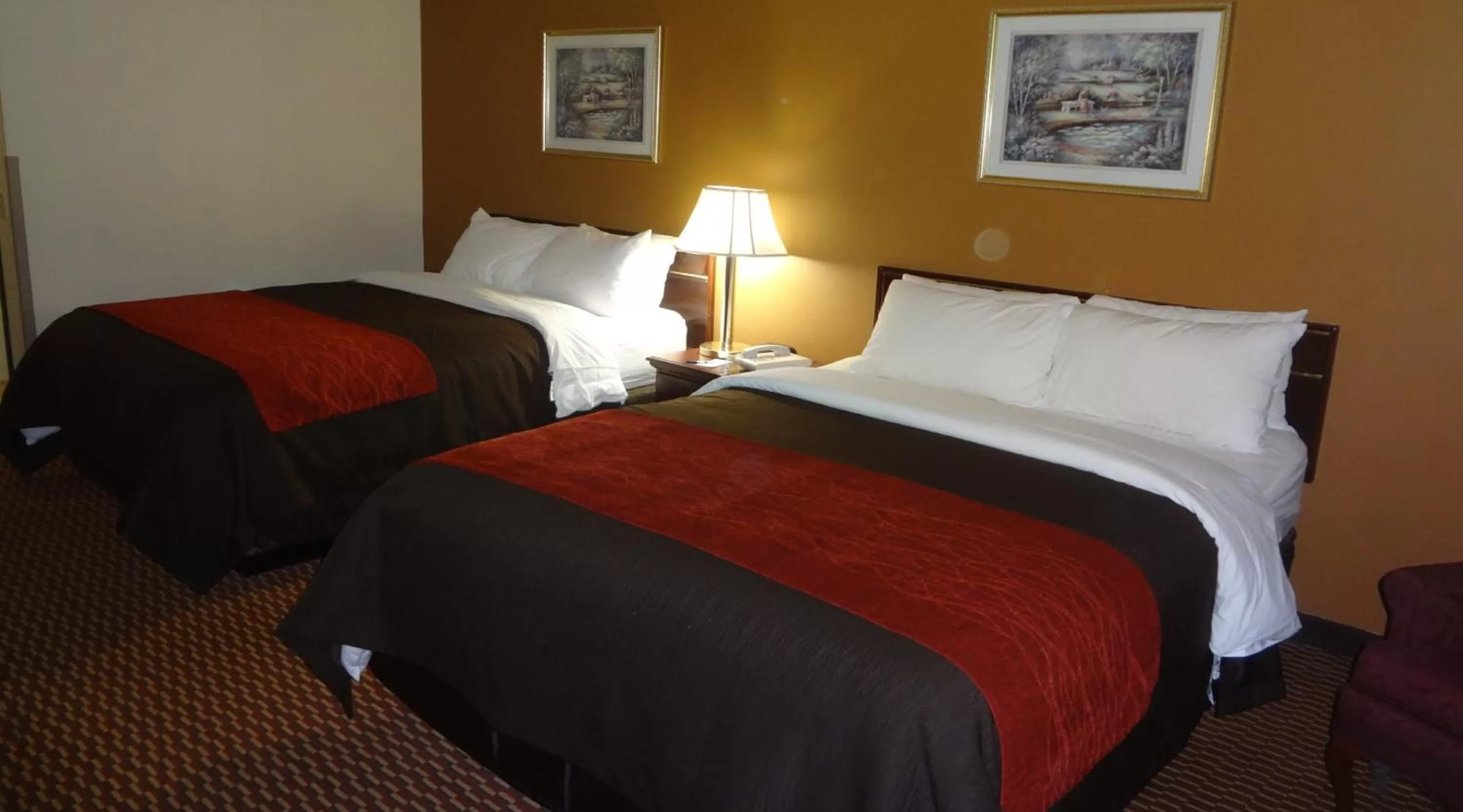 Bed in Quality Inn & Suites Oklahoma City North