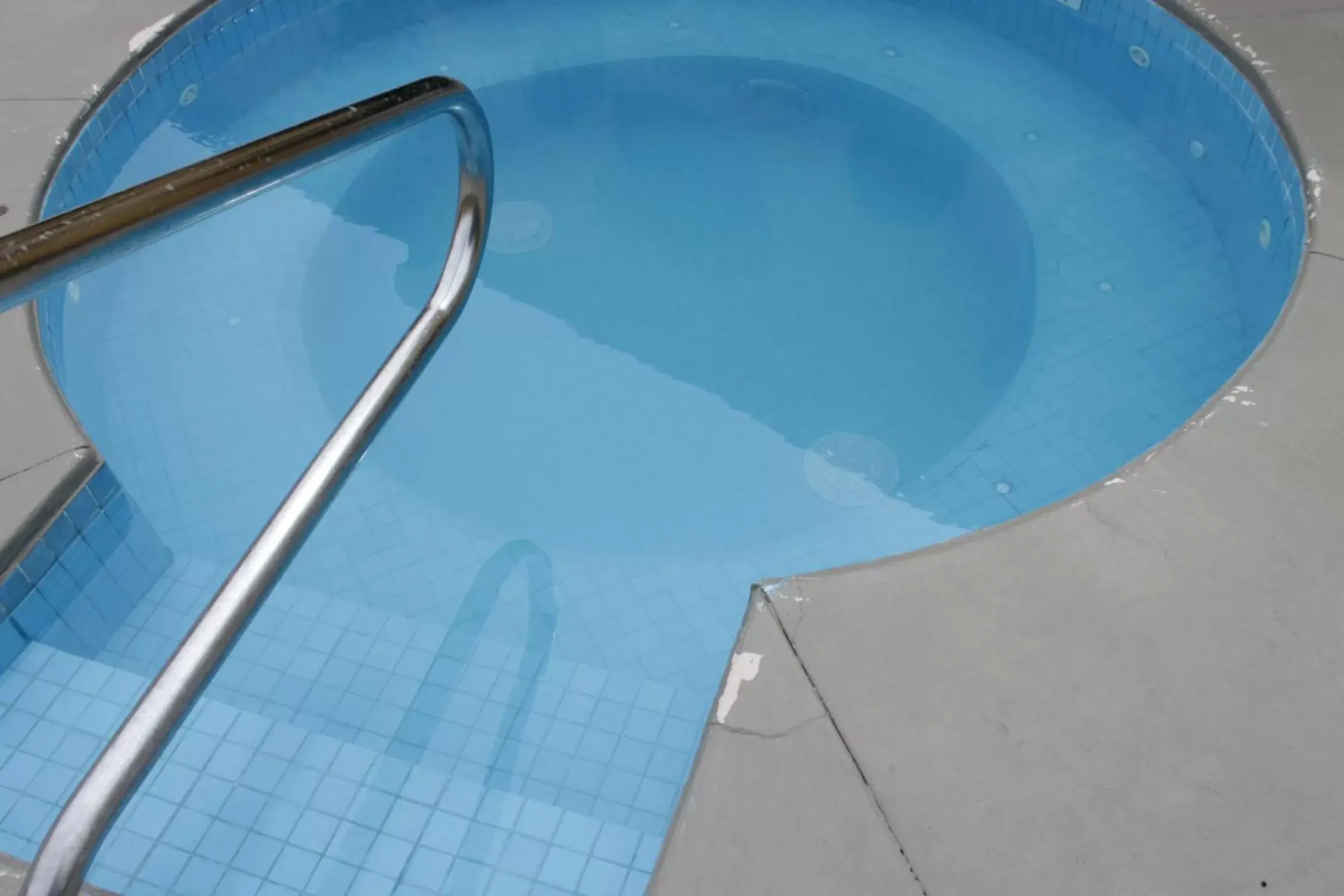 Hot Tub, Swimming Pool in Holiday Inn Express Chihuahua, an IHG Hotel