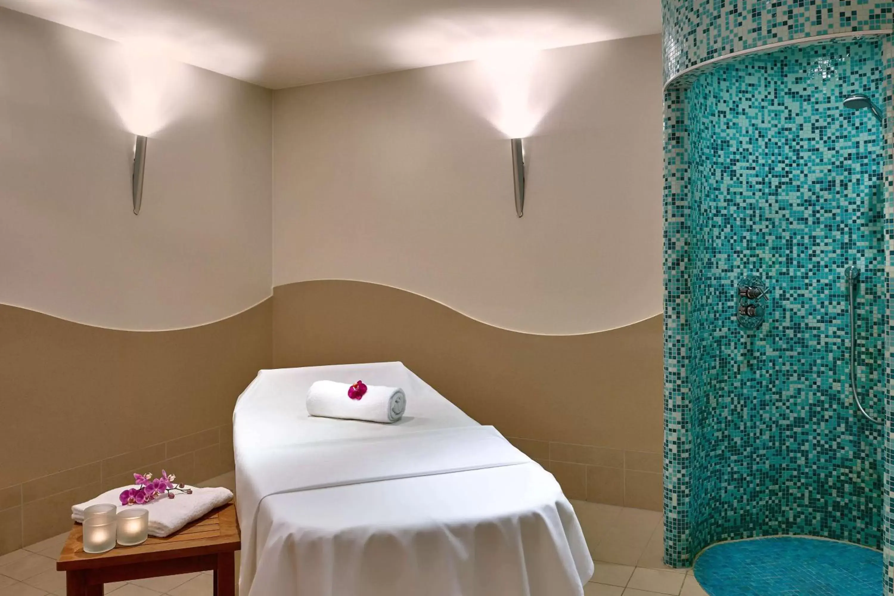 Spa and wellness centre/facilities, Bed in Hilton Berlin Spa and wellness centre/facilities, Bed in Hilton Berlin