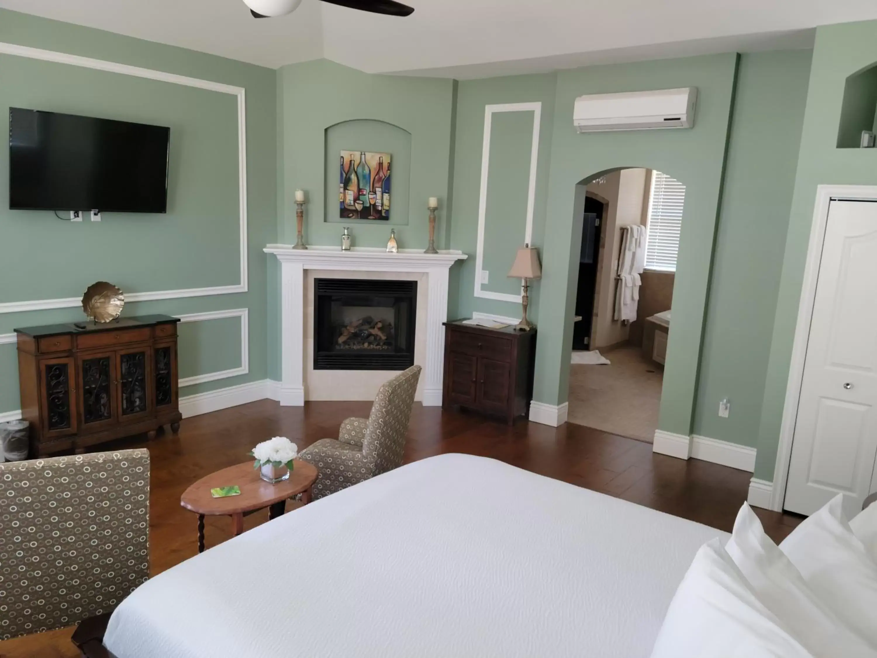 King Suite with Balcony in The Inn at 161 King Suite with Balcony in The Inn at 161