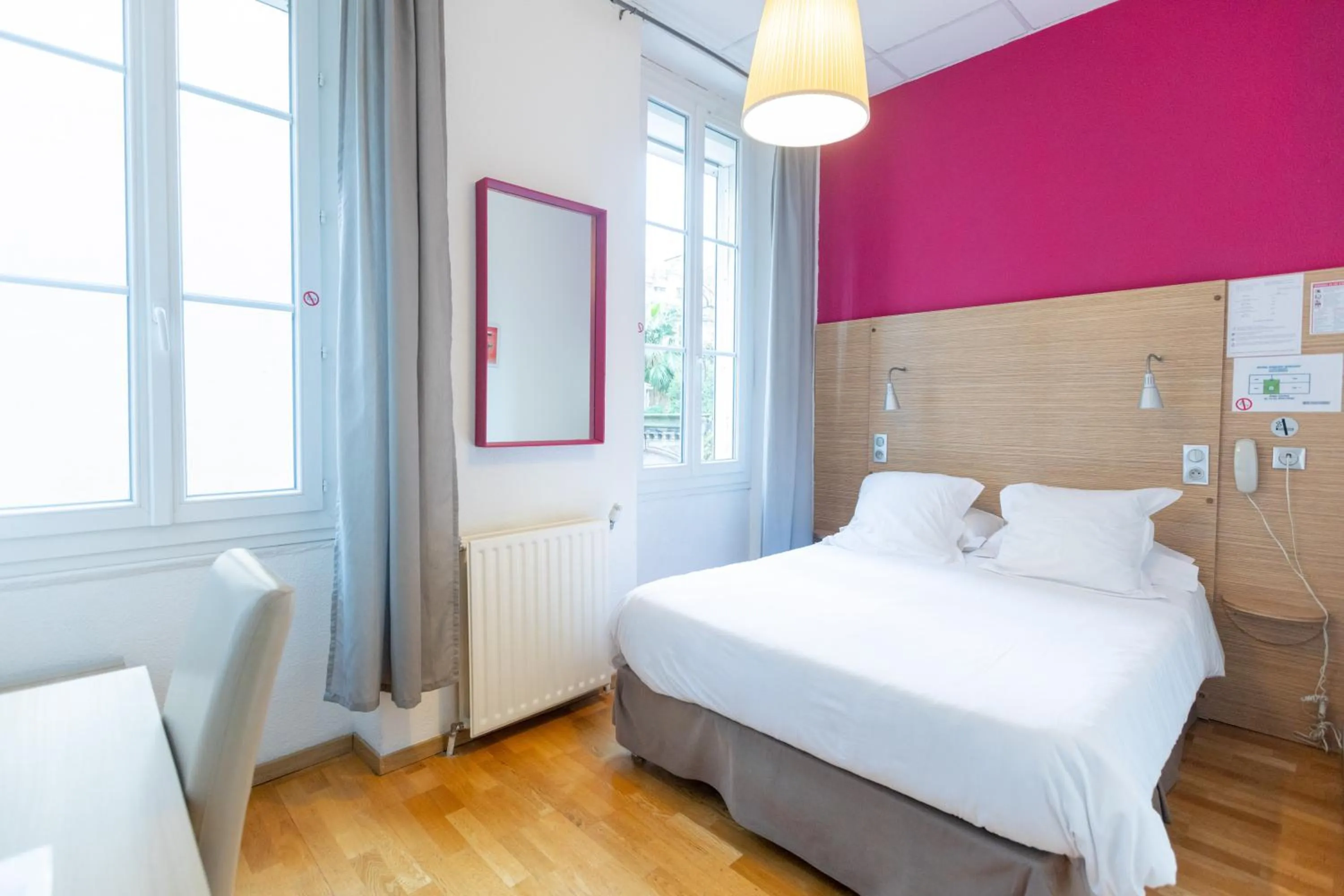 Bed in Hôtel Edmond Rostand