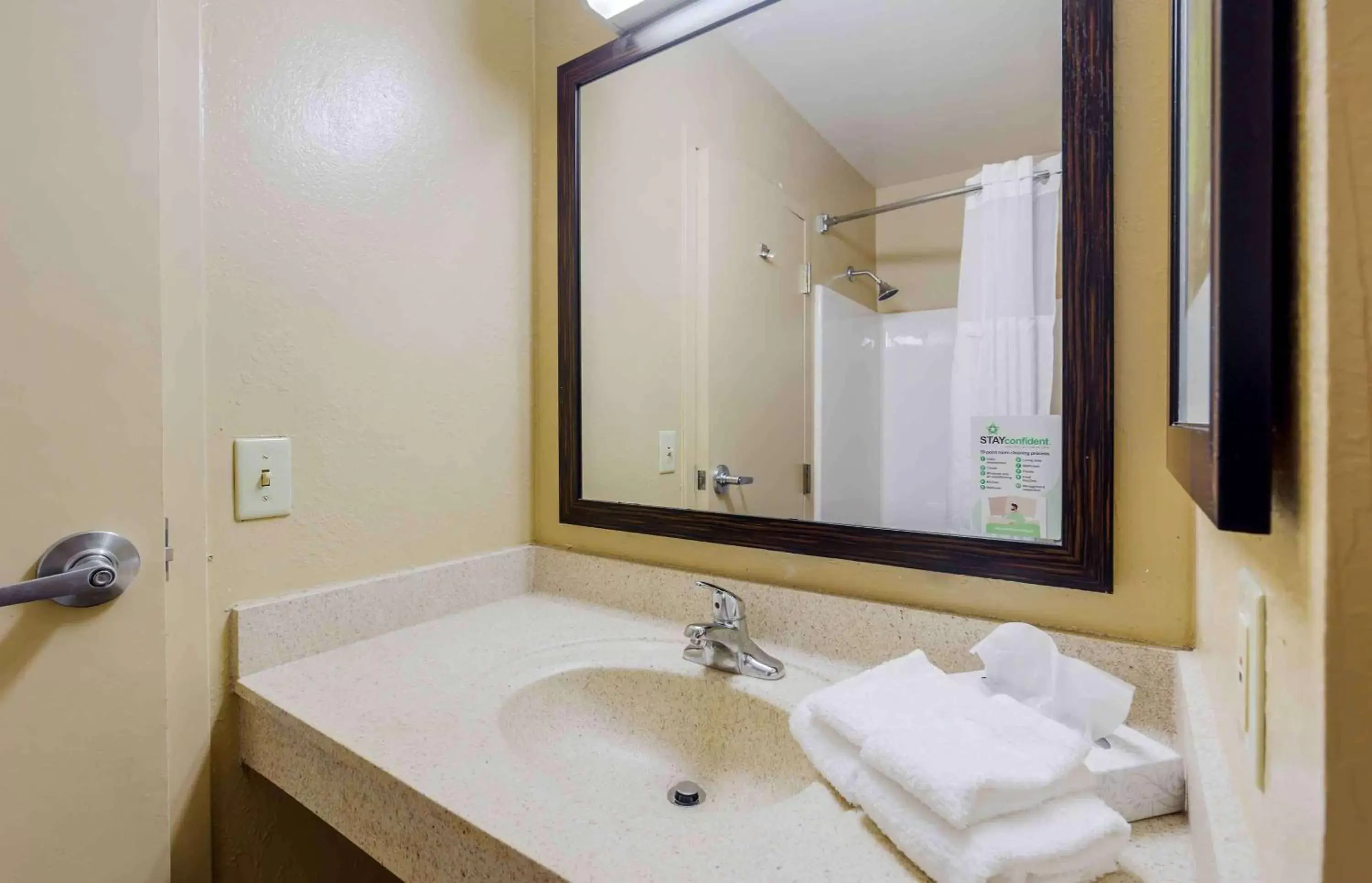 Bathroom in Extended Stay America Suites - Fayetteville - Owen Dr