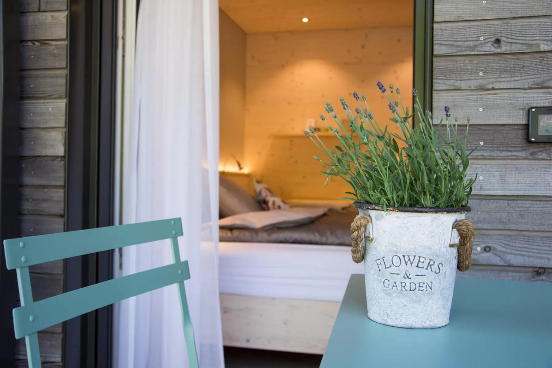 Balcony/Terrace, Bed in kroneLODGE - Self-Check-In Hotel